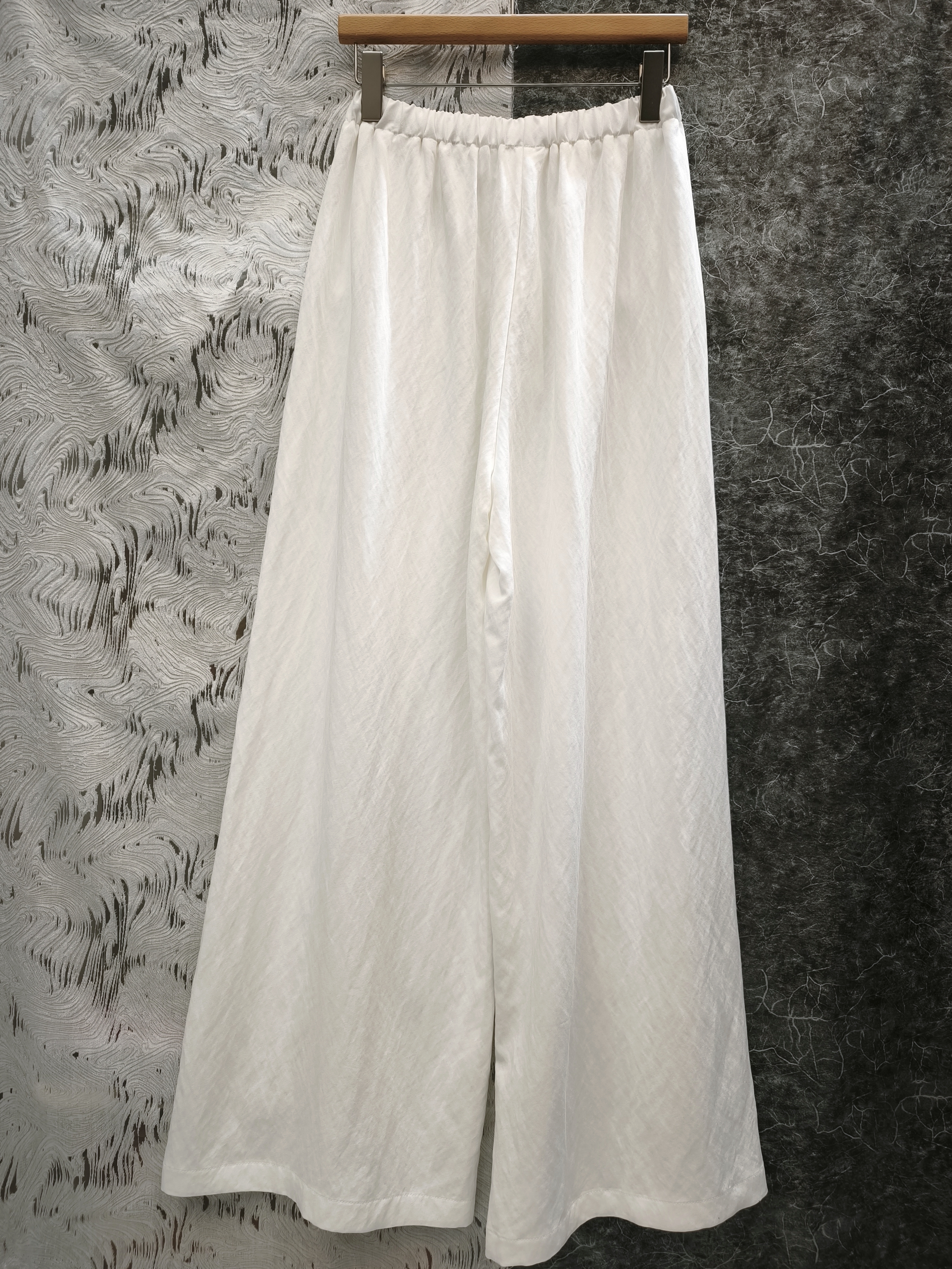 前骨簿料直筒褲