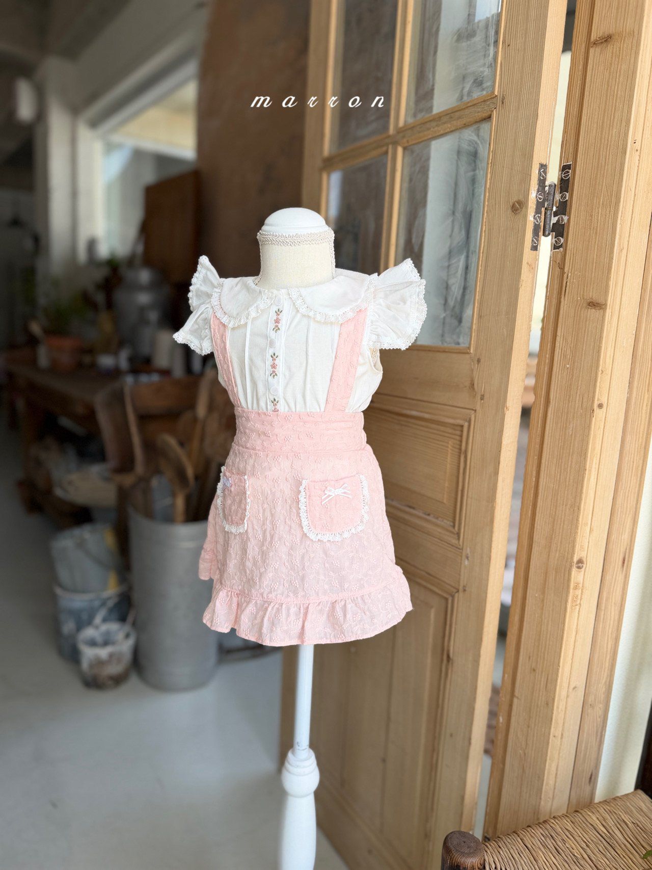AW4239 Top