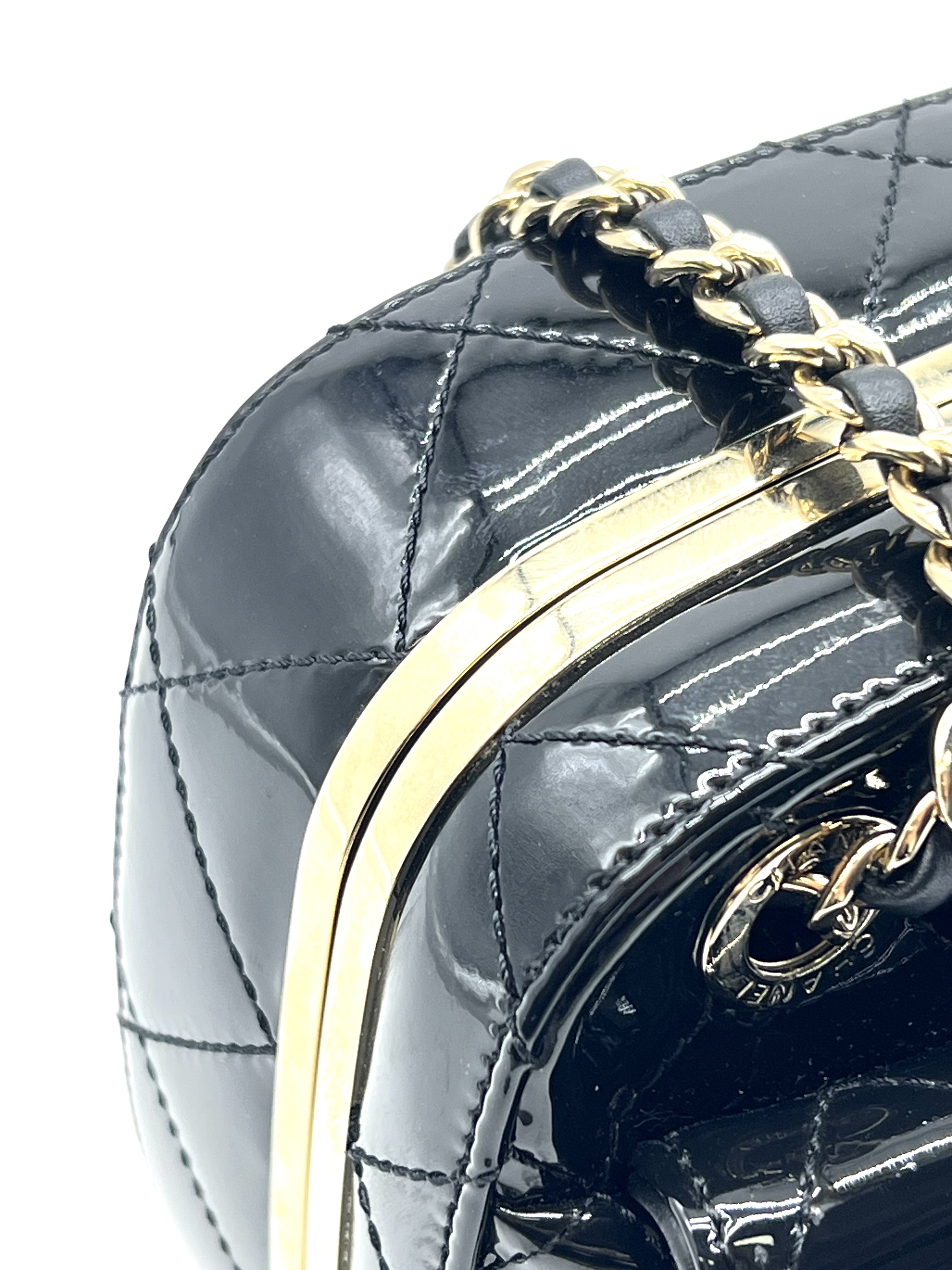 Pre-Owned CHANEL Matelassé Mini Camera Bag / Product Code: 26041507