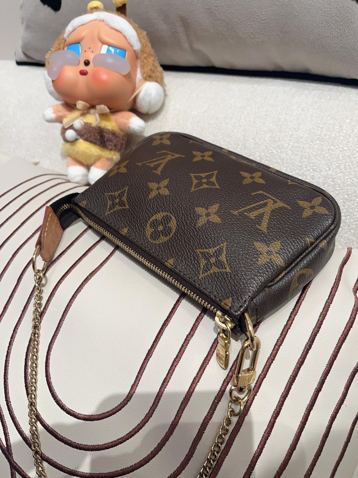 Lv mini pochette Monogram ,100%Authentic,98%New✅box