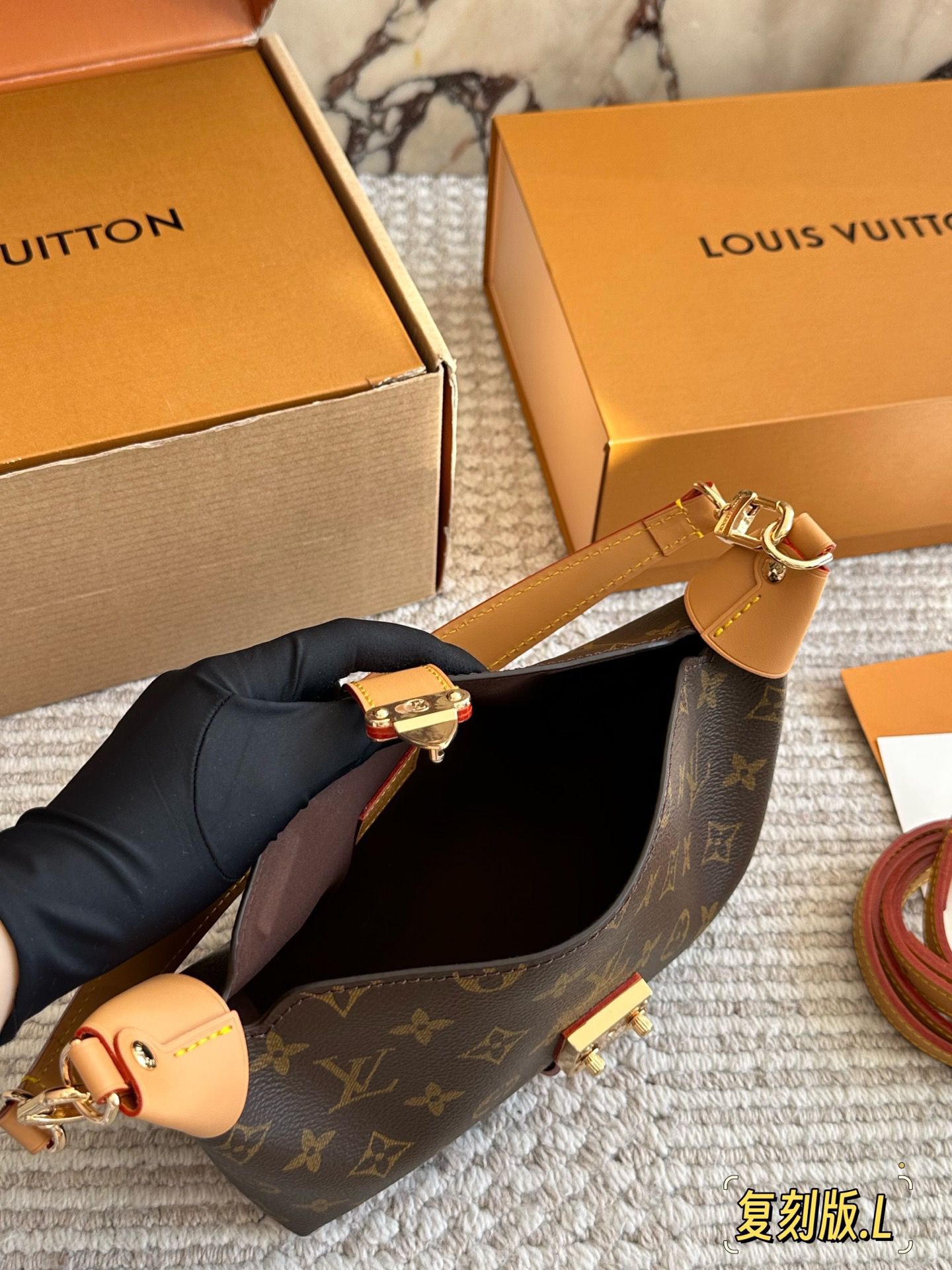 原單* LV 新款 MIA餃子包$588