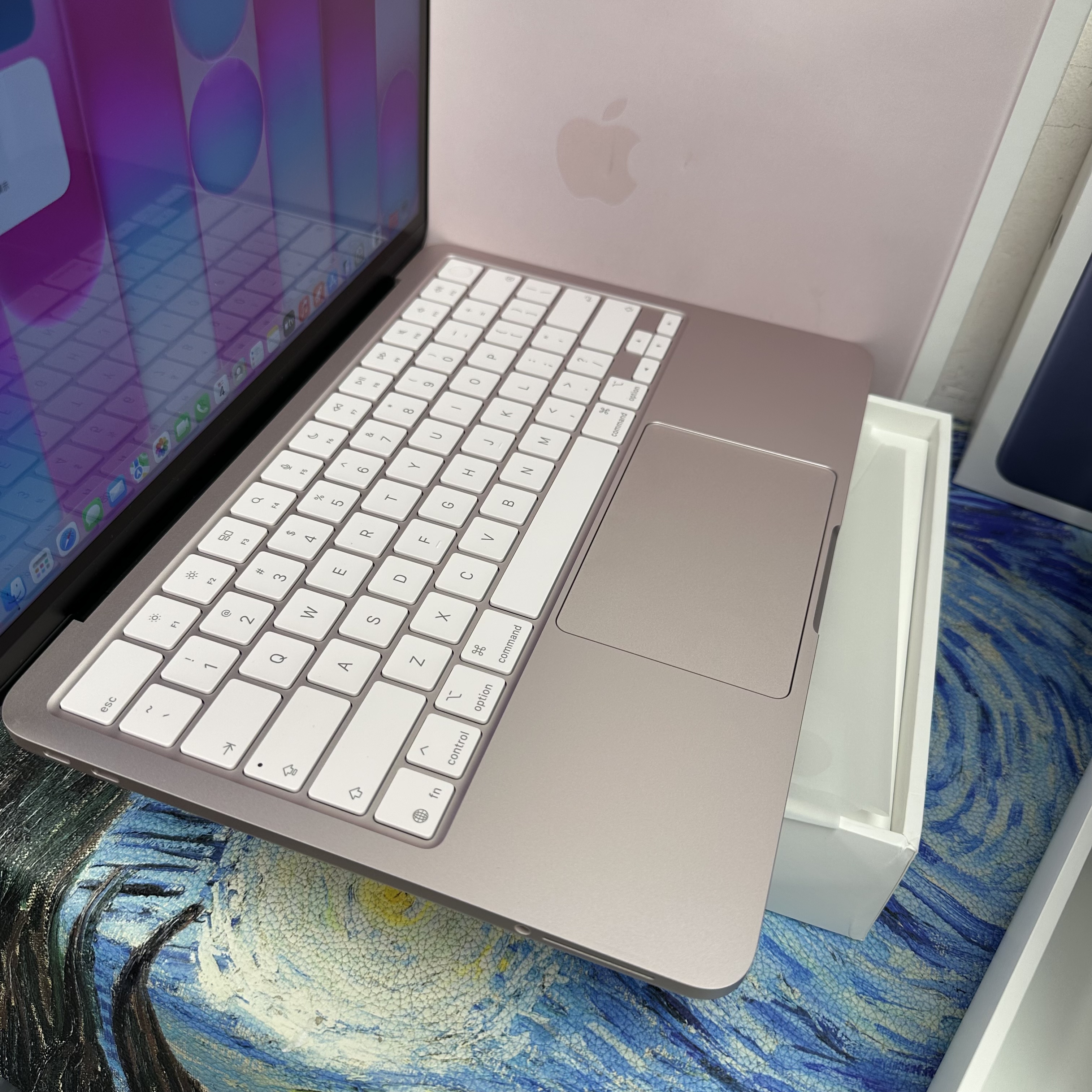 APPLE  MacBook Neo A18 Pro CPU/ 8GB Ram/512GB SSD/5核心GPU/Liquid Retina Mon/13吋/藍色💙粉紅色🩷/Gaming Laptop / Notebook / 超強續航能力/文書機 / 畫圖 / 剪片 / Movie / Netflix 