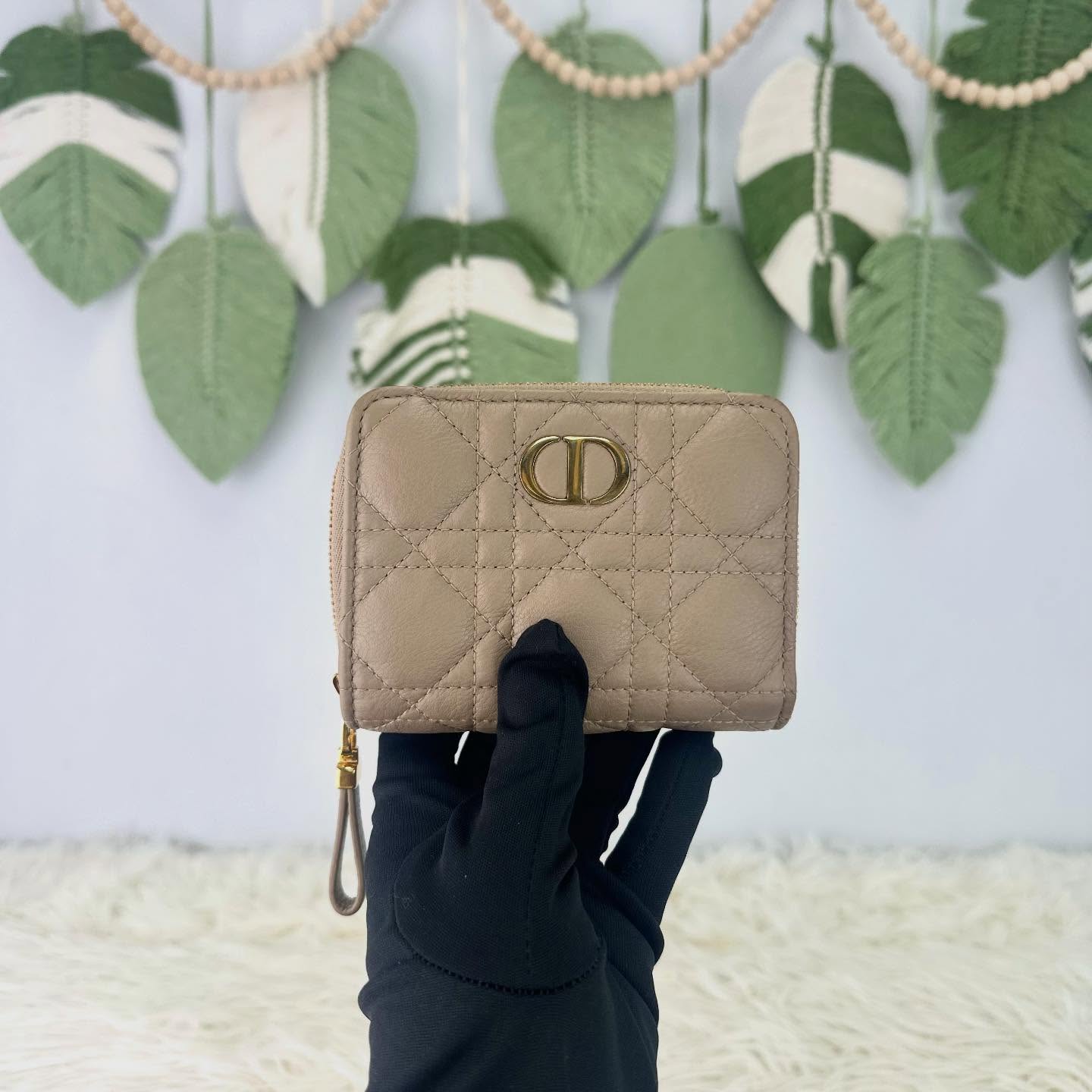 DIOR 🤍PRE OWNED Caro Scarlet 奶茶色金扣短銀包 🤎