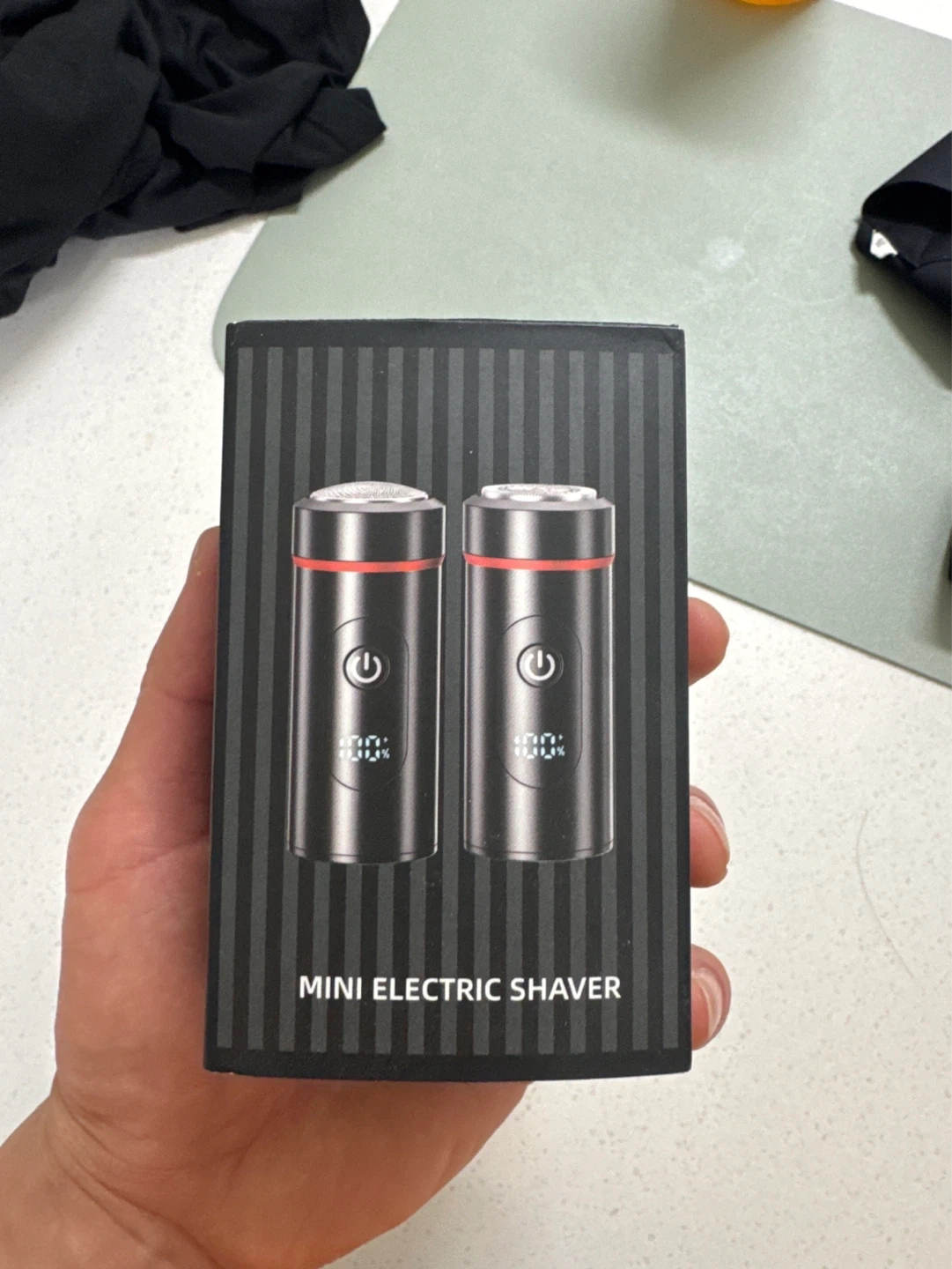 Azest 迷你可充電電動剃鬚刨