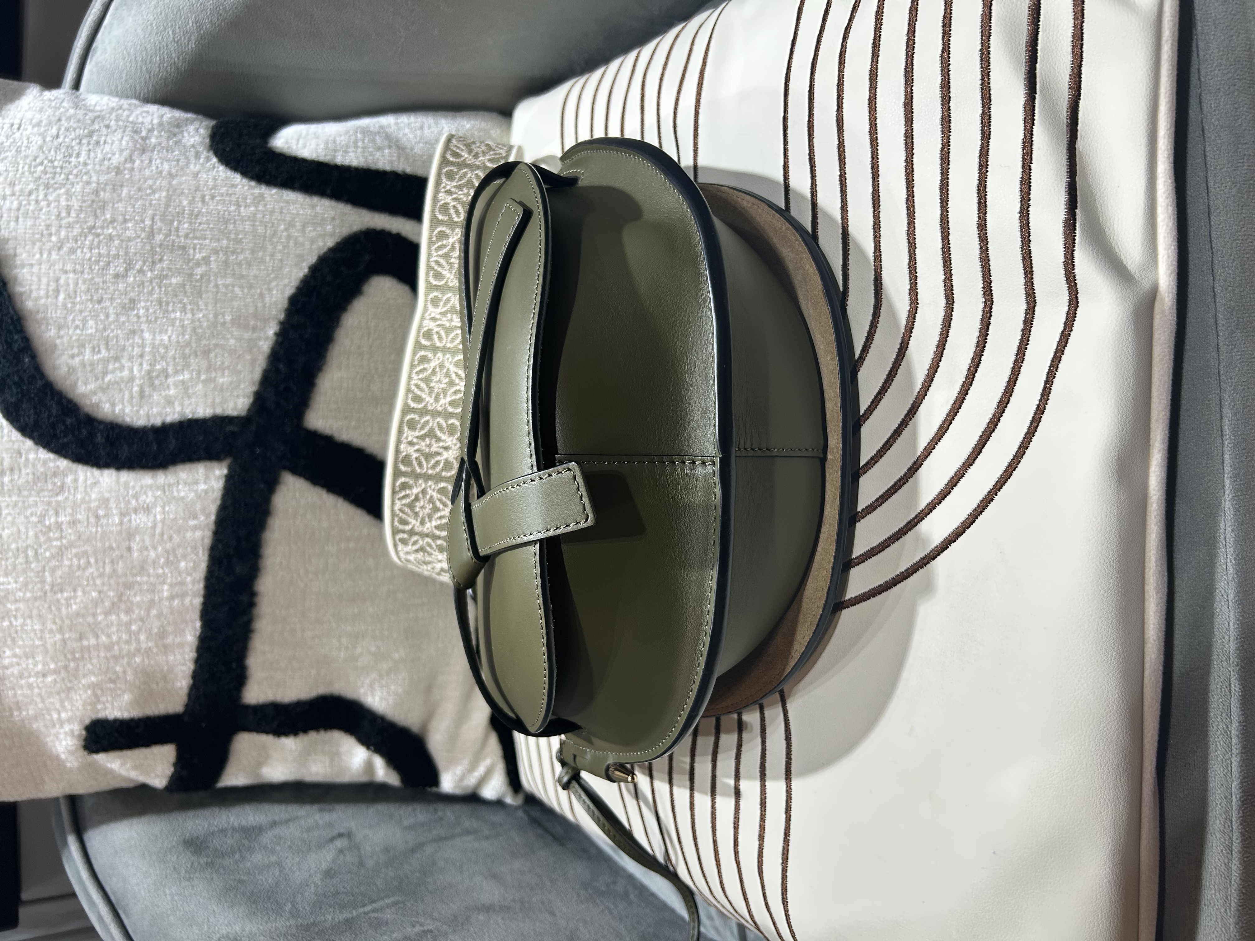 Loewe Gate small calfskin 100%Authentic, 98%New ☑️Dust bag