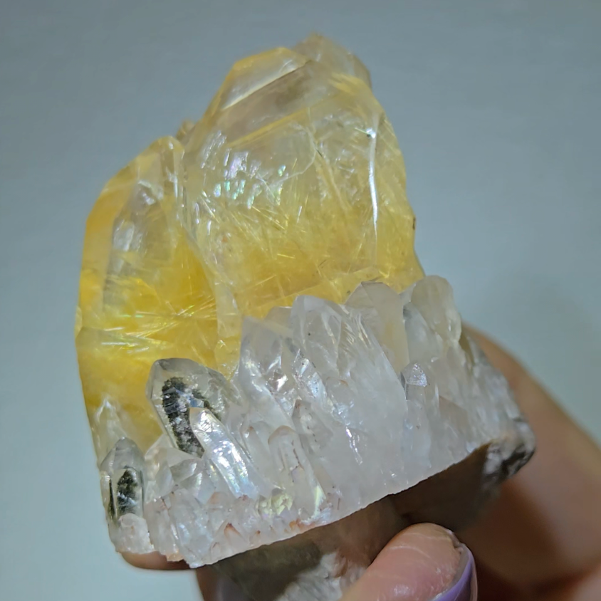 Golden rutilated quartz with chlorite points, rainbows - RT110