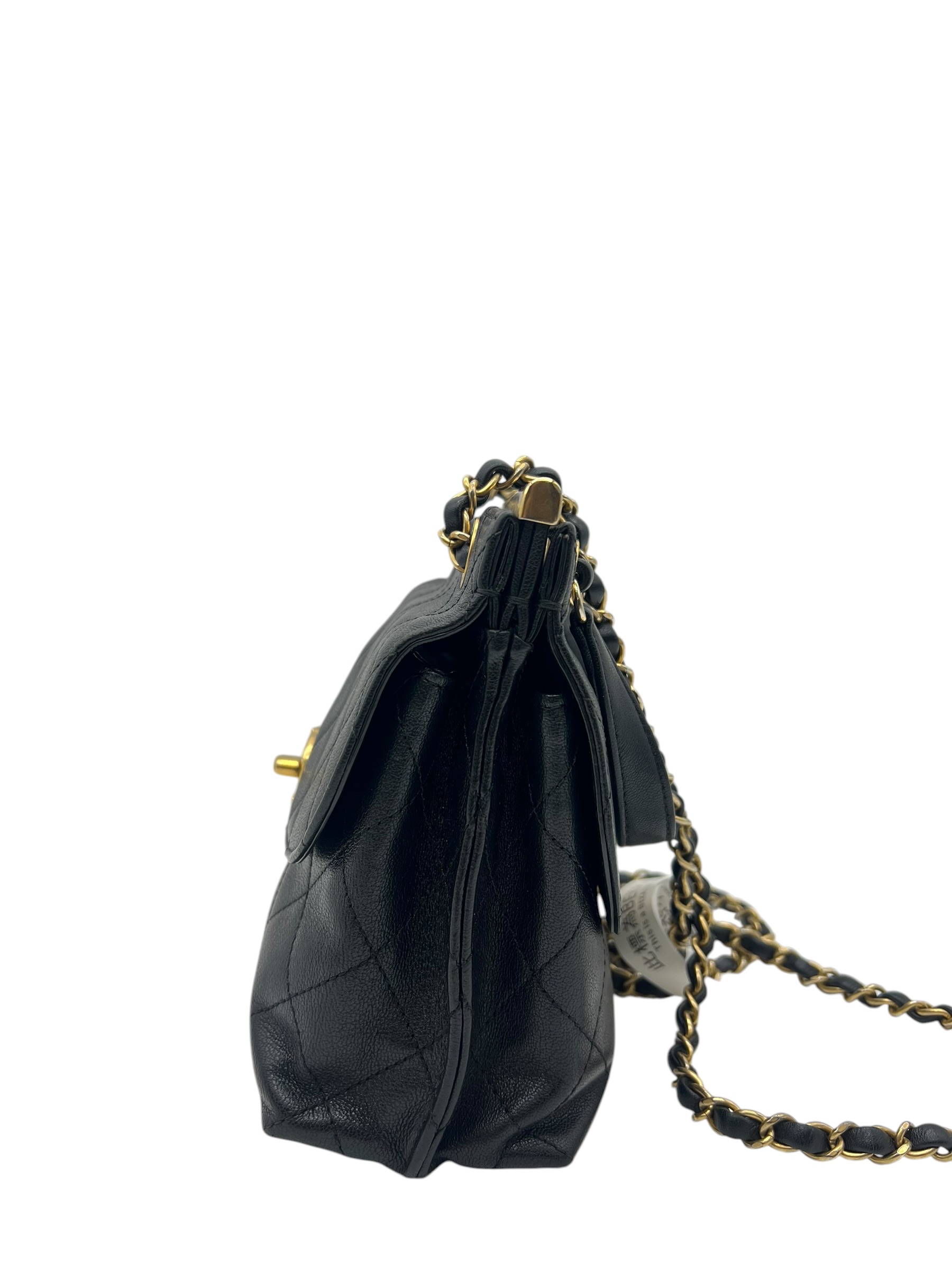 Pre-Owned CHANEL Matelasse Shoulder Bag in Navy / Product Code: 26060507