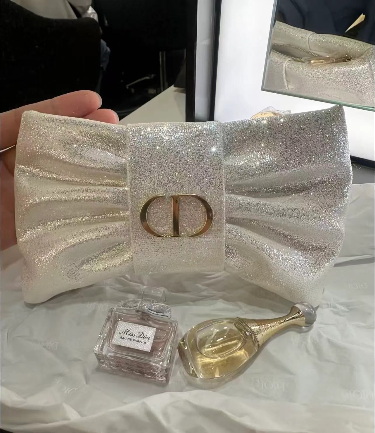 Dior Beauty 2026年聖誕限定贈品閃耀蝴蝶結手拿包