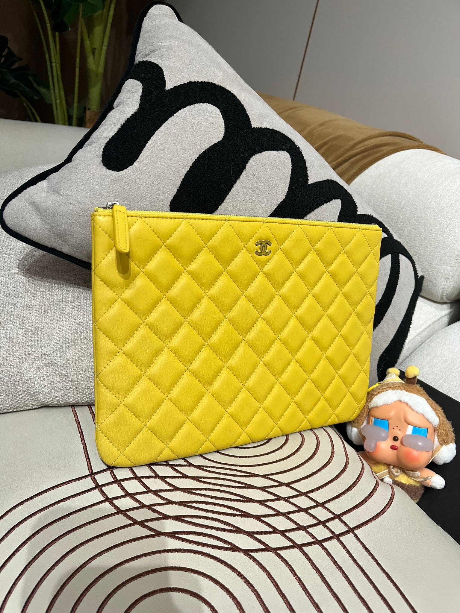 Chanel clutch bag  100%Authentic,98%new✅CARD  Size :W28cm x D1.5cm x H19.5cm 