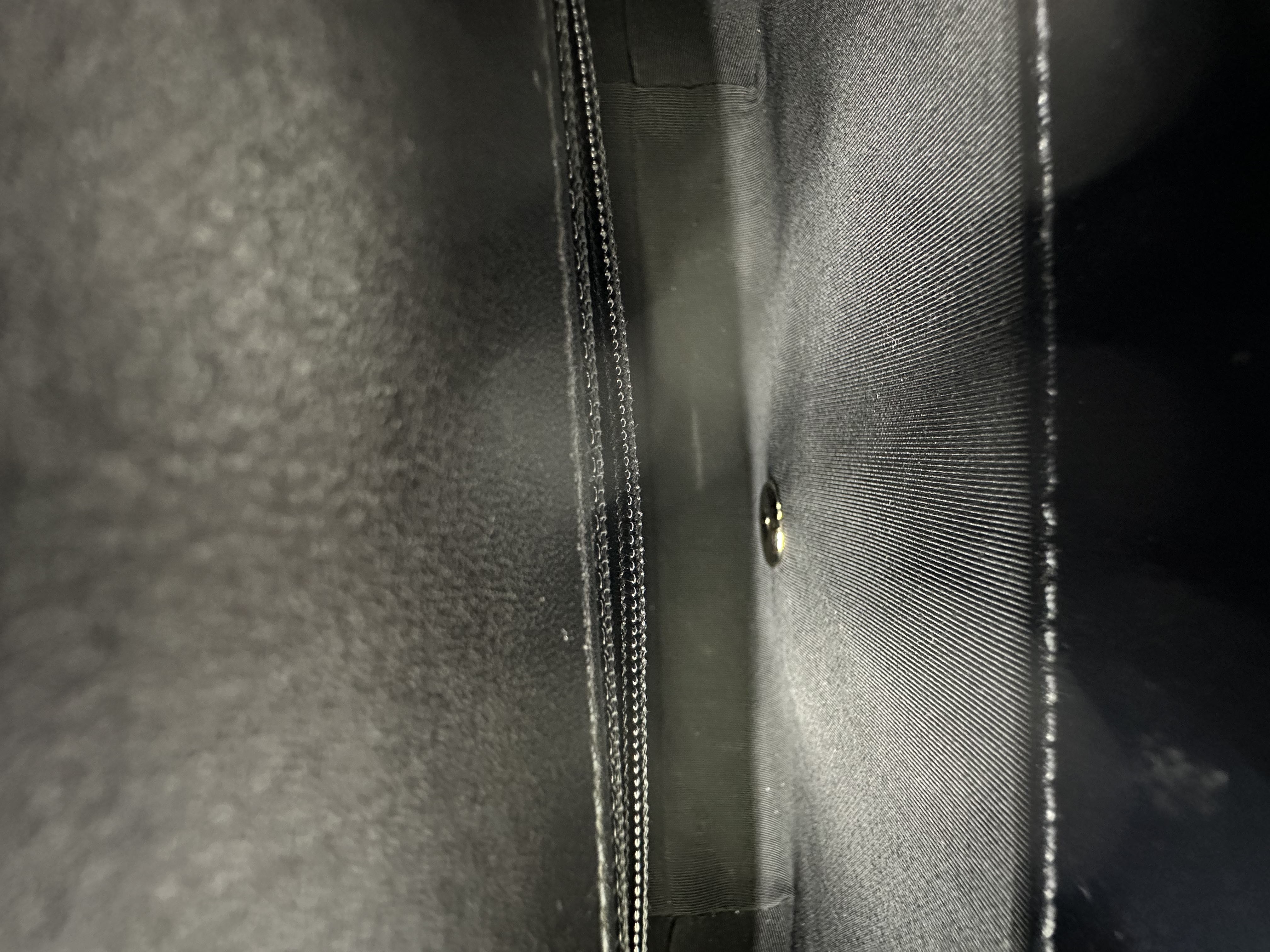 Pre-Owned Chanel Calfskin Stitched CC Case Flap Bag / Product Code: 26040910