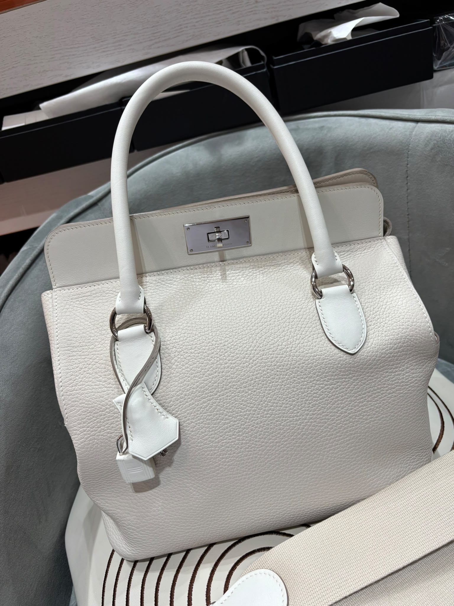 Hermes Toolbox 26 Stamp T 奶昔白 100%Authentic, 98%New ✅Key Lock ✅Strap ✅Dust bag