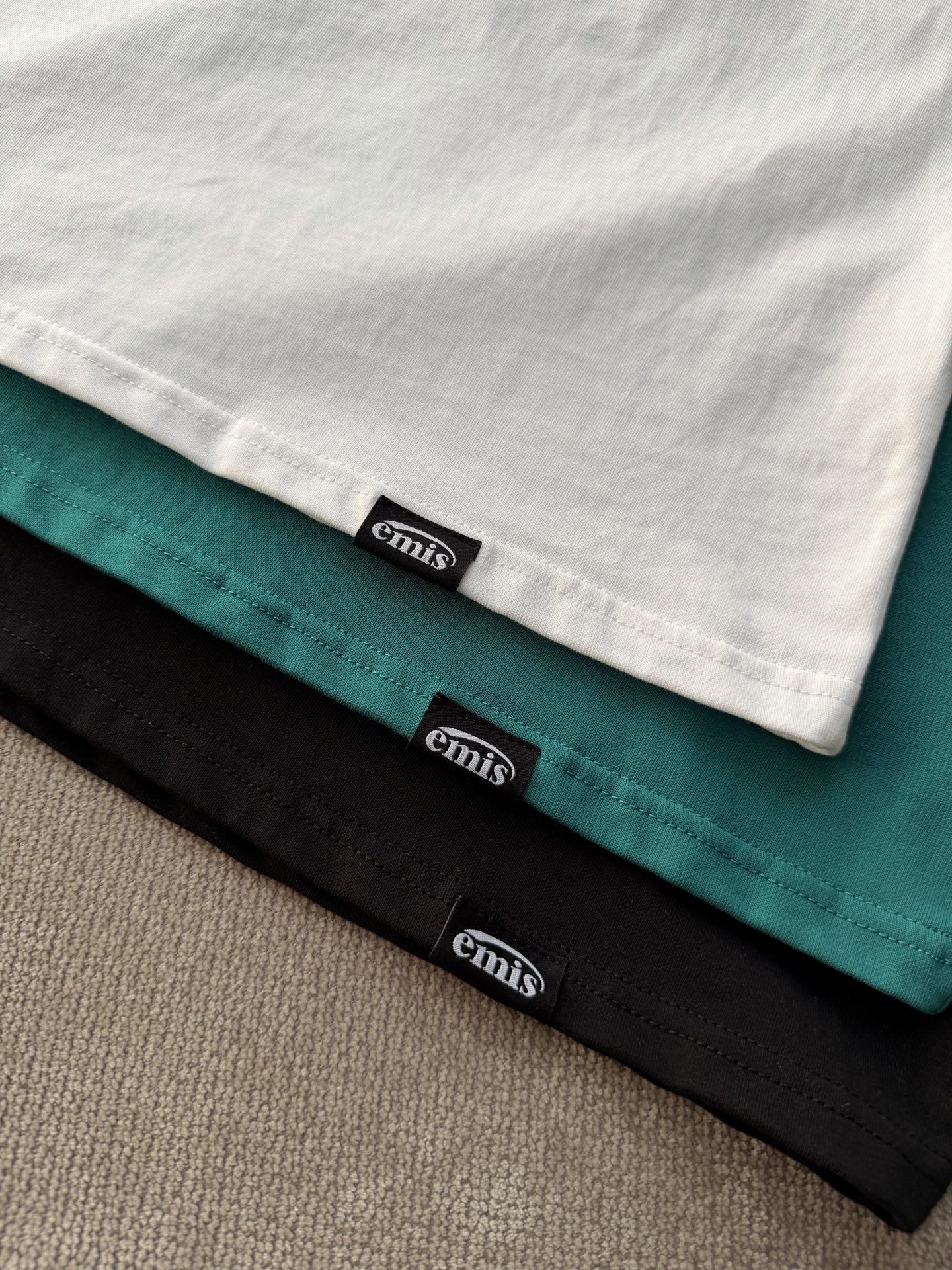 韓國🇰🇷 emis 愛心刺繡小標短袖Tee