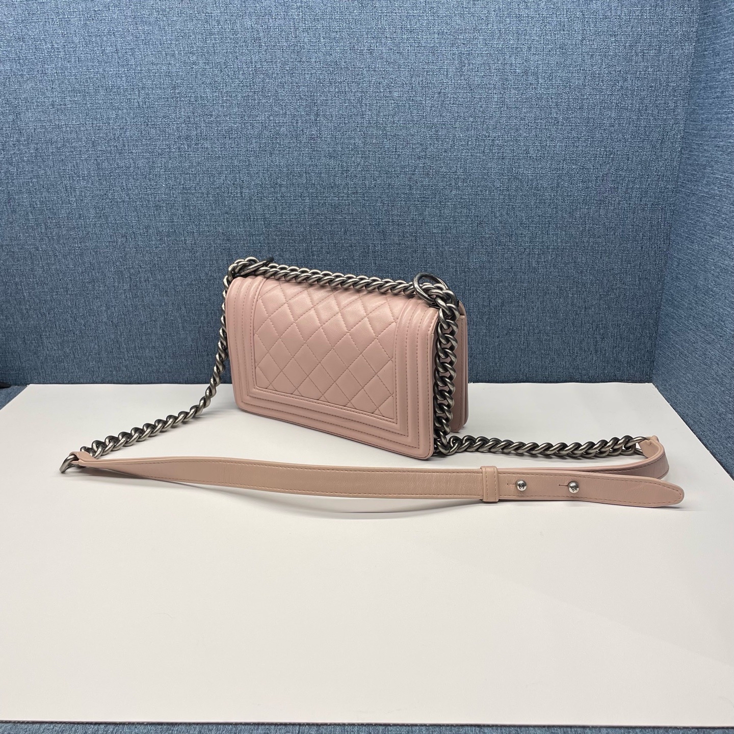 【預訂貨品】鐳射23開👜 CHANEL 粿色Leboy