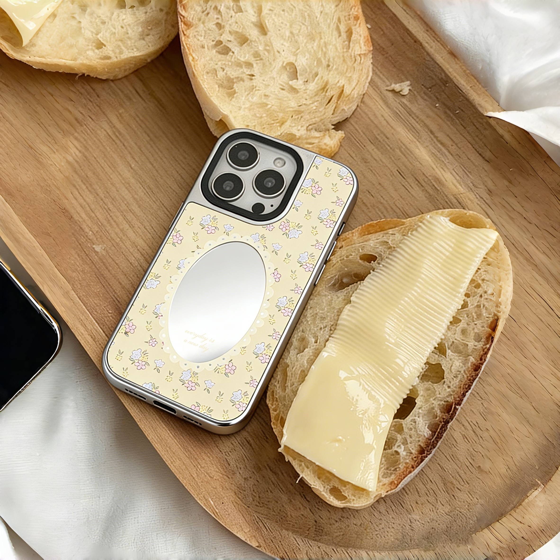 【Summer Petal Whisper *CreamyYellow*】銀框鏡面MagSafe iPhone Case