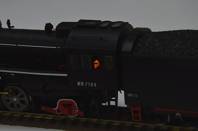  Chinese prototype dynamic smoking steam locomotive - QJ