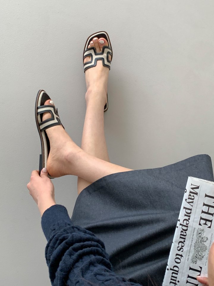 Contrast Hannah Sandals (3 colors)