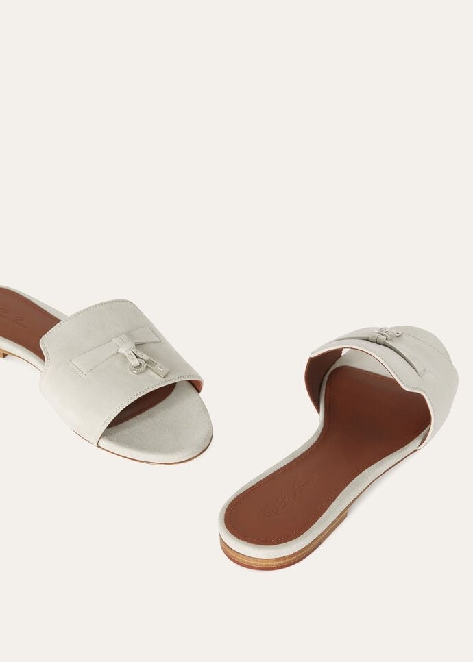 指定顏色精選優惠✨訂貨🍒Loro Piana summer charms sandal  Size 36.5/37.5/38/39 Color : Powder Pearl (A760)