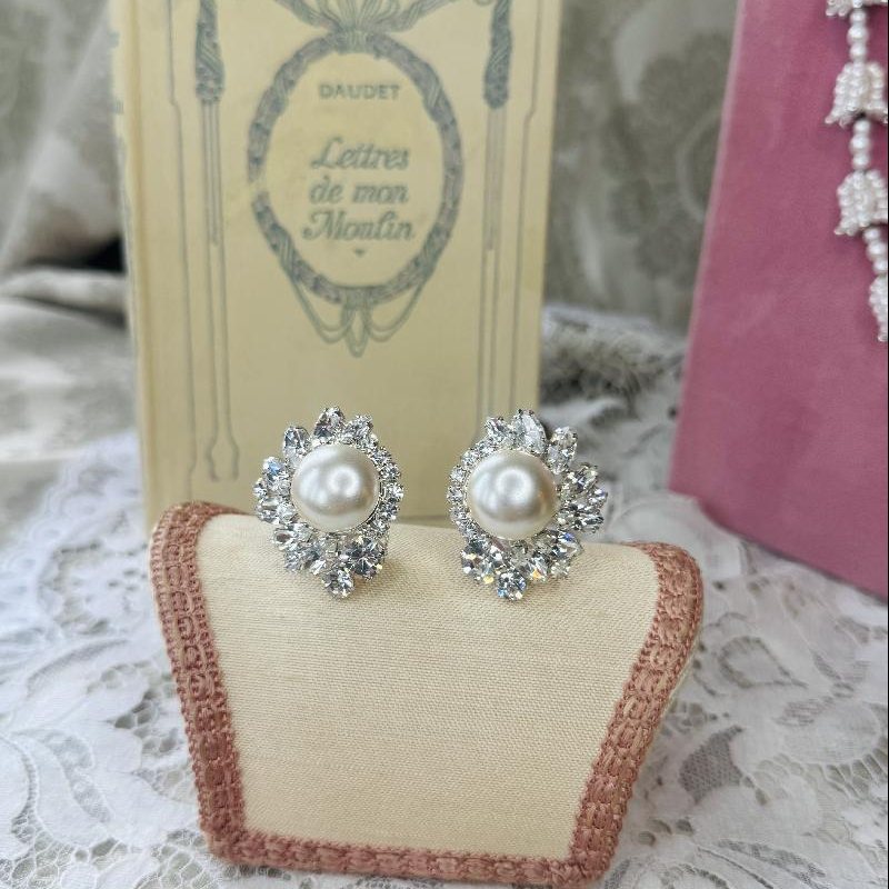 New Old Stock -Vintage 1980s Czechoslovakian Glass Pearl Sparkling Statement Clip Earrings(NZ094)