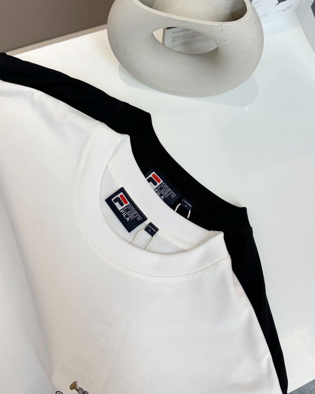 $195件。2件起$185件。FILA棒球主題系列印花短袖T恤