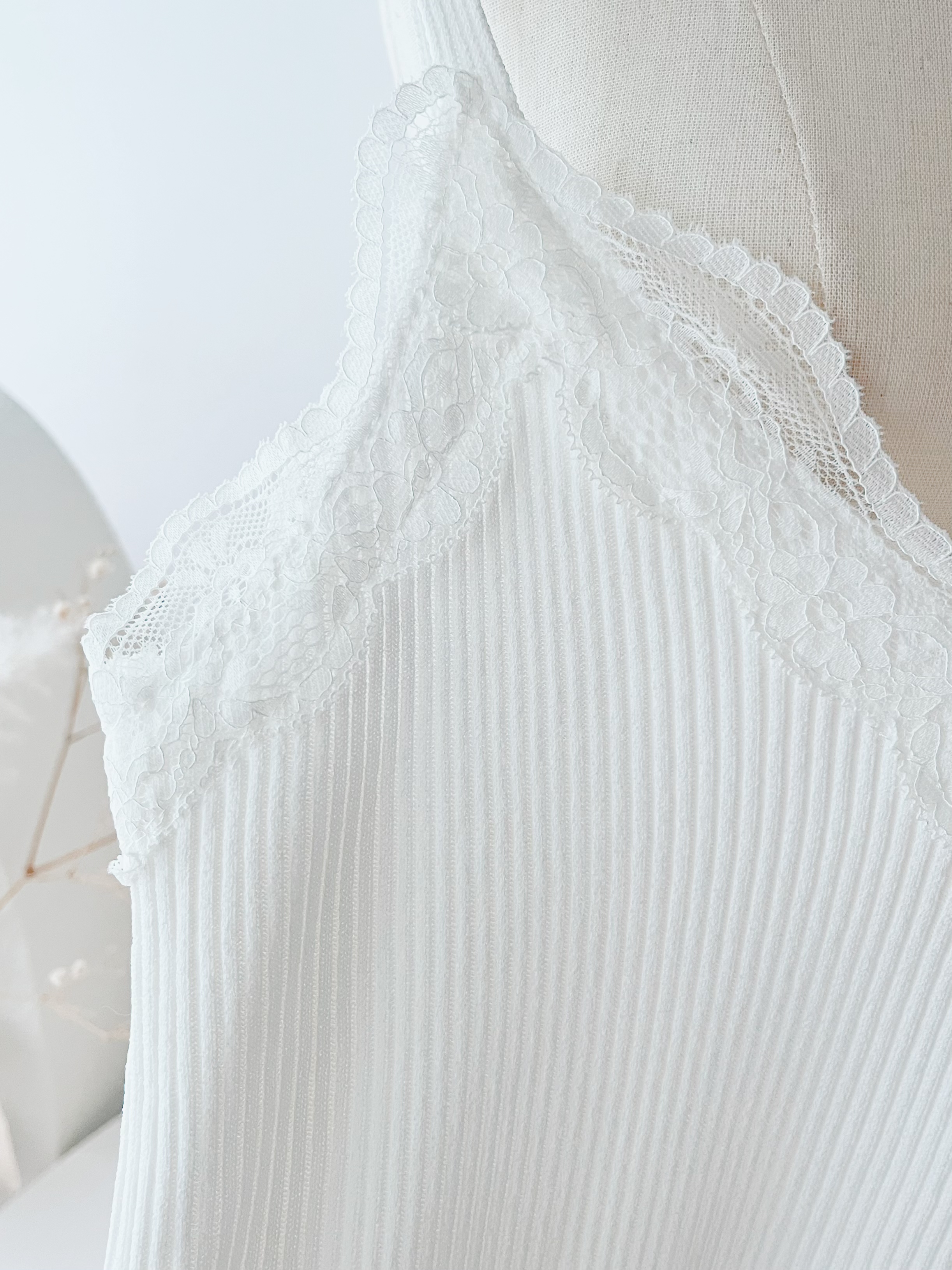 軟軟蕾絲線料吊帶背心(KR)[2色]