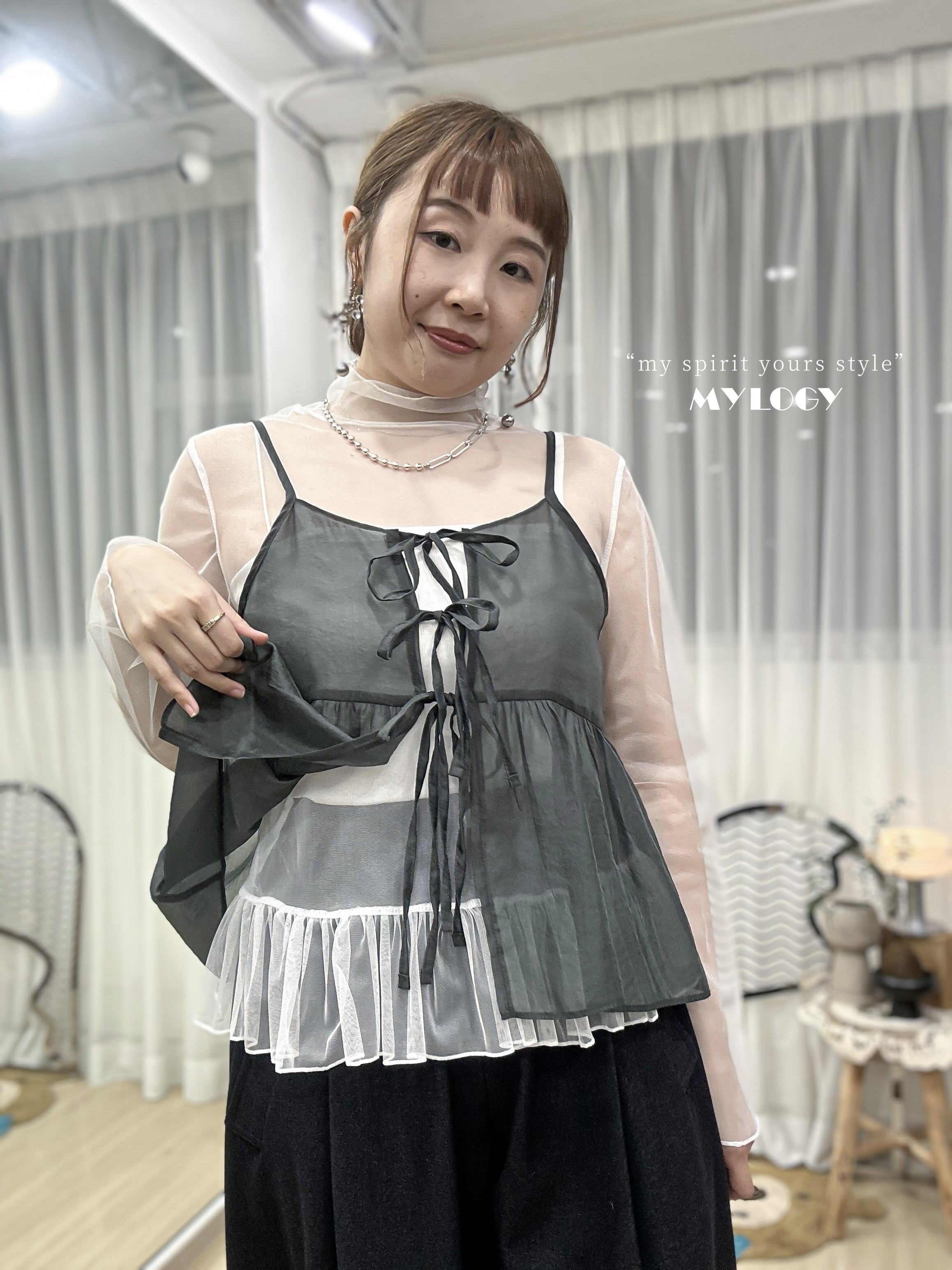 造型輕盈呼吸術～高領薄紗裙擺罩衫 NK0002