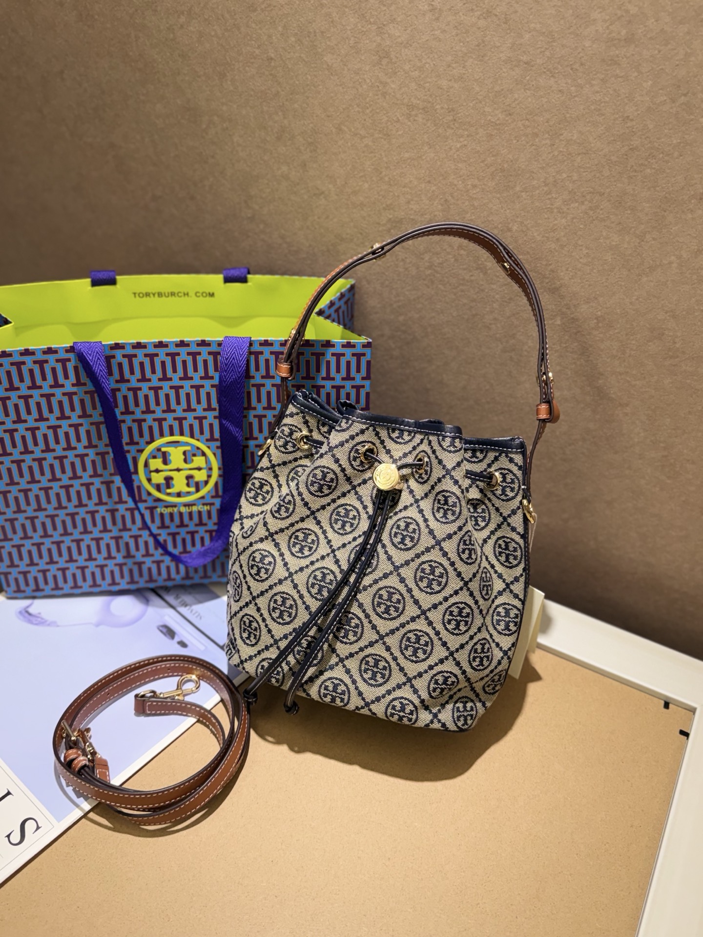 $388,👜 TB老花水桶包（中號）👜