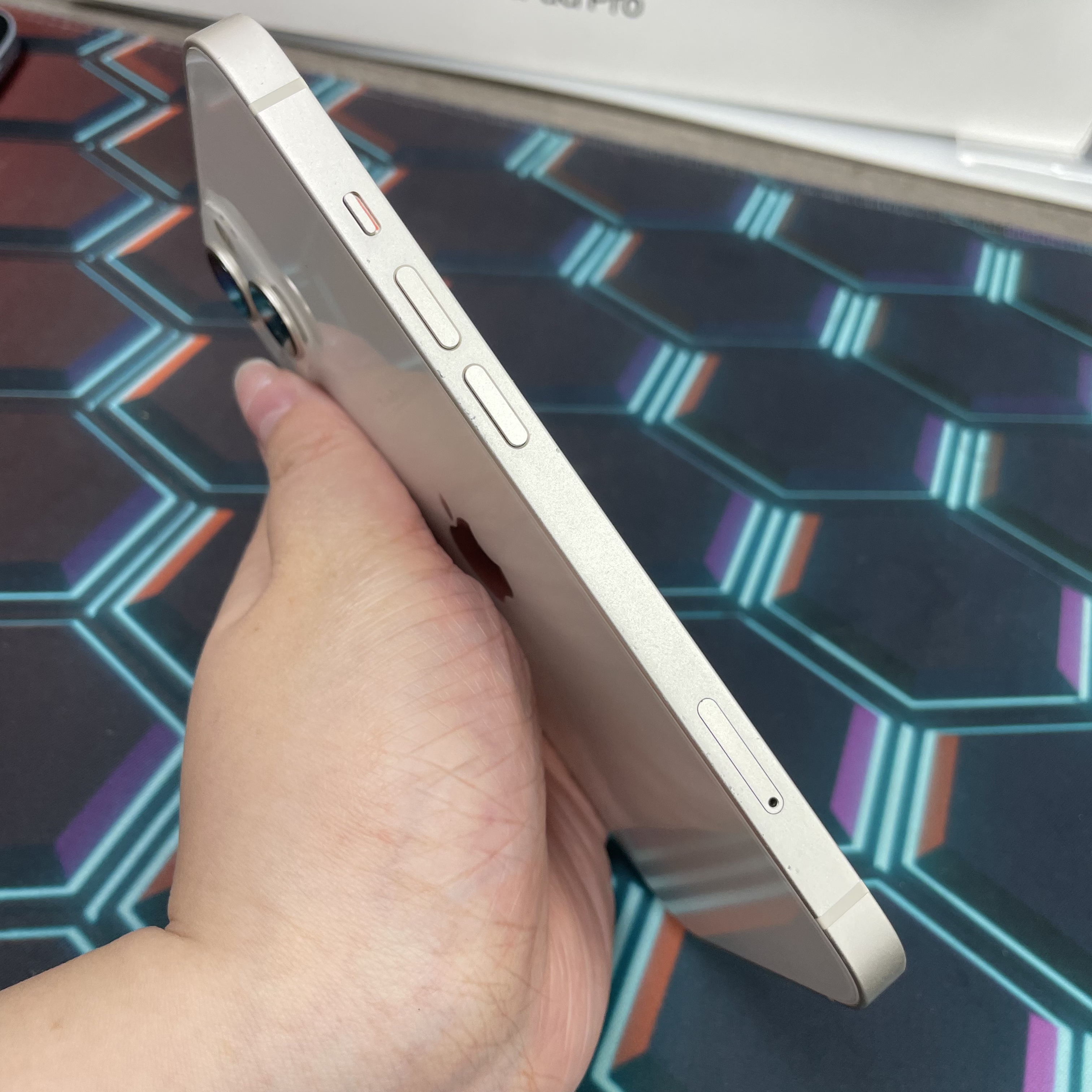 *7726 13 勁靚機 128GB 電77 白色 white