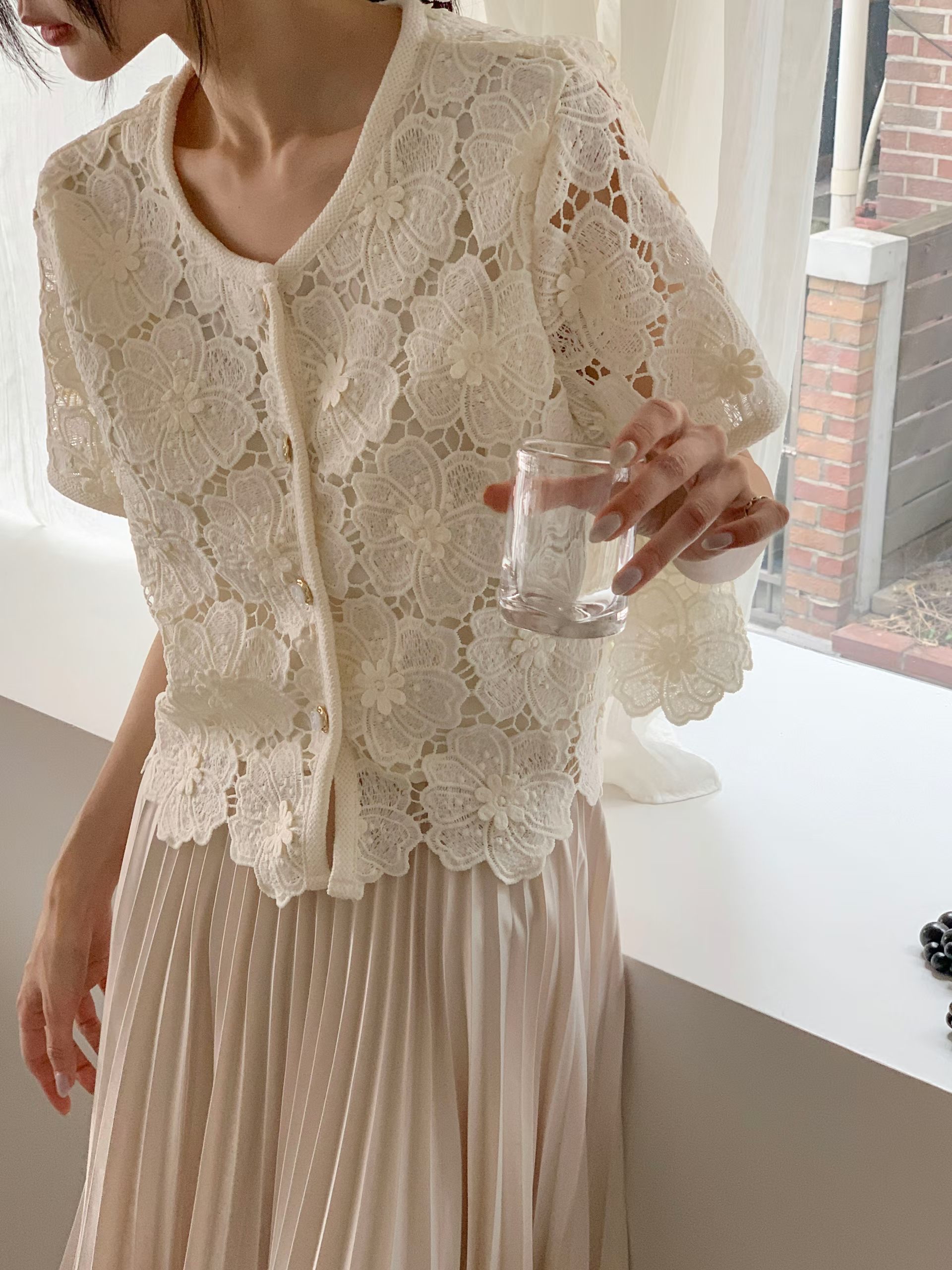 CT22 浮雕立體花卉蕾絲短袖Top 