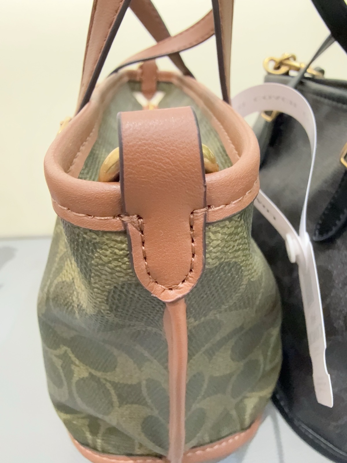 0215 COACH Taxi 小號牛皮tote bag 3月中