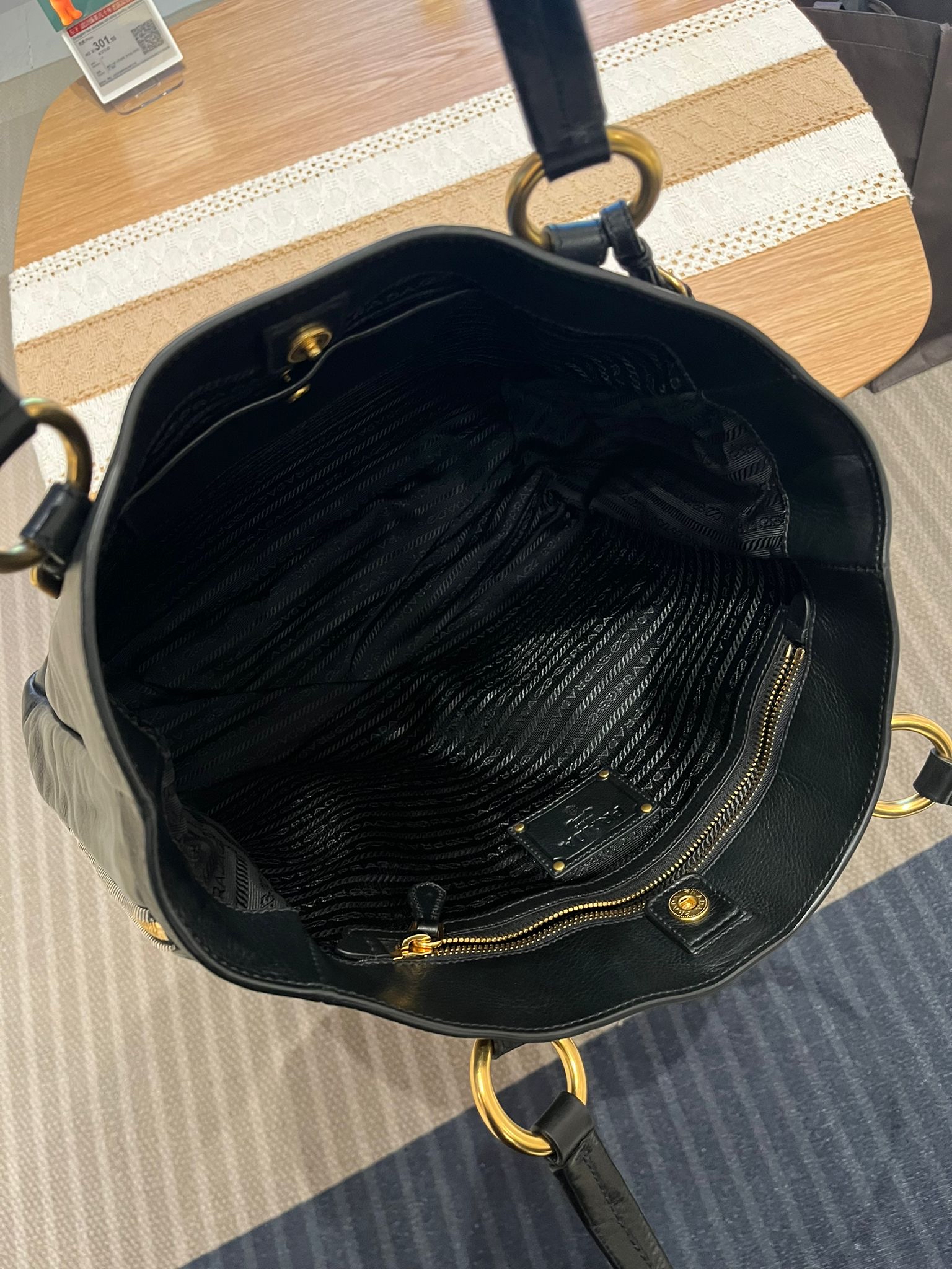 Prada calfskin SHOULDER BAG  100%Authentic,98%new  ✅Dust bag