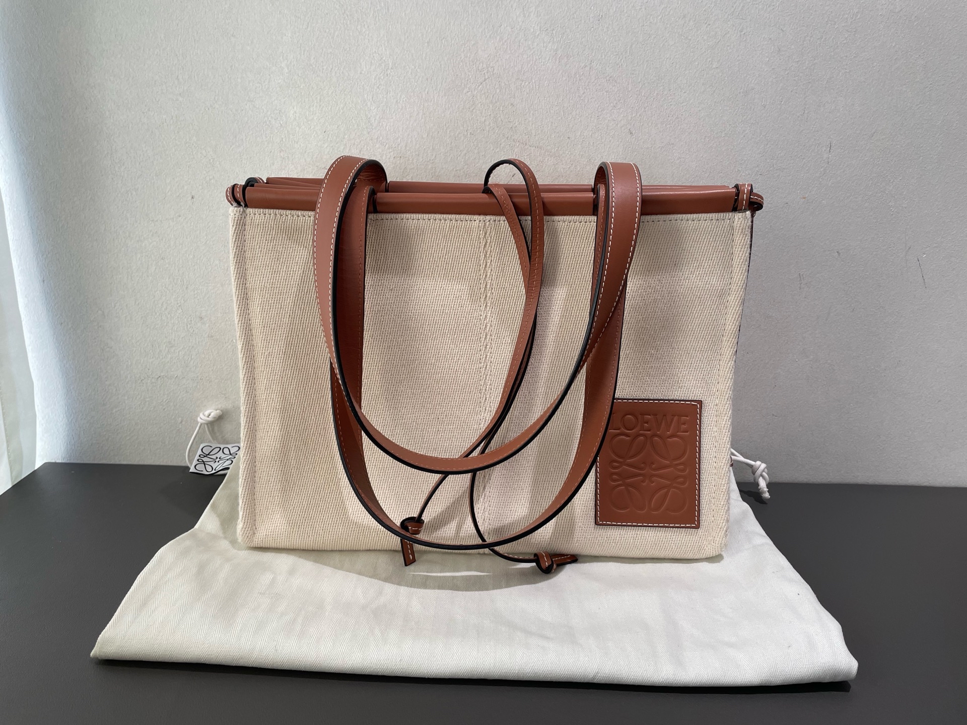 【預訂貨品】LOEWE米色帆布拼焦糖牛皮tote