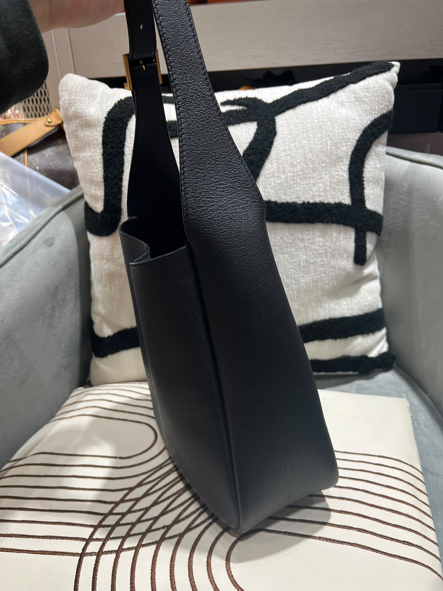 Saint Laurent Le 5 à 7 Supple Small Hobo 100%Authentic,98%New✅Dust bag 