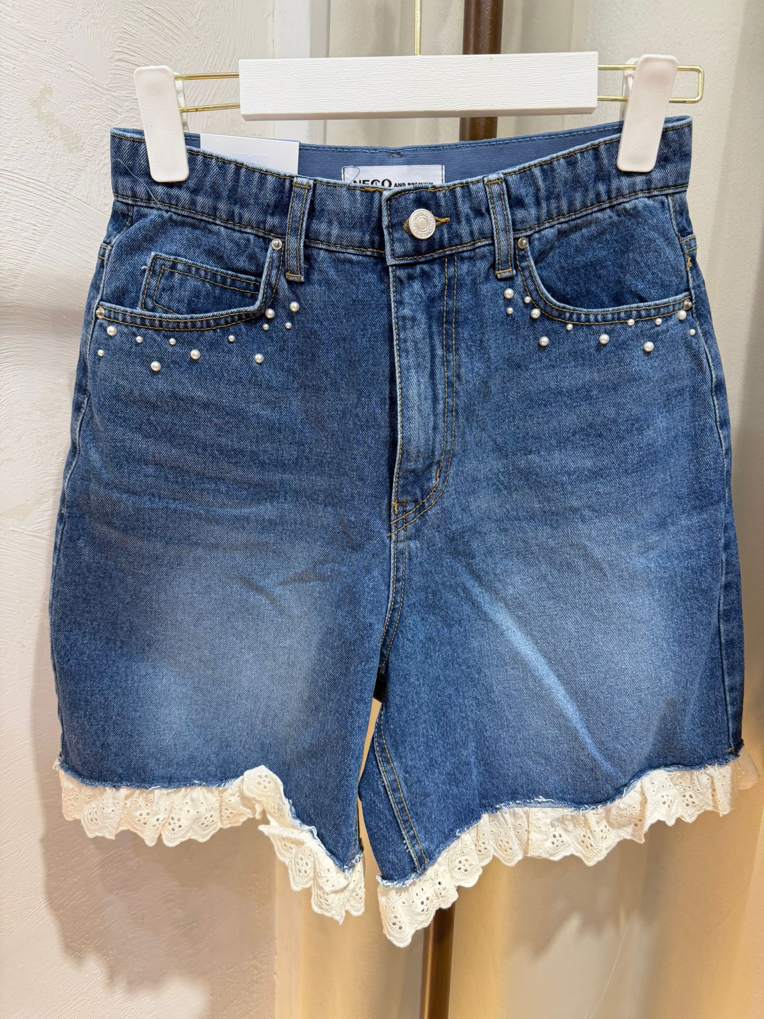 💥蝕本價💥韓國珍珠裝飾蕾絲邊牛仔短褲