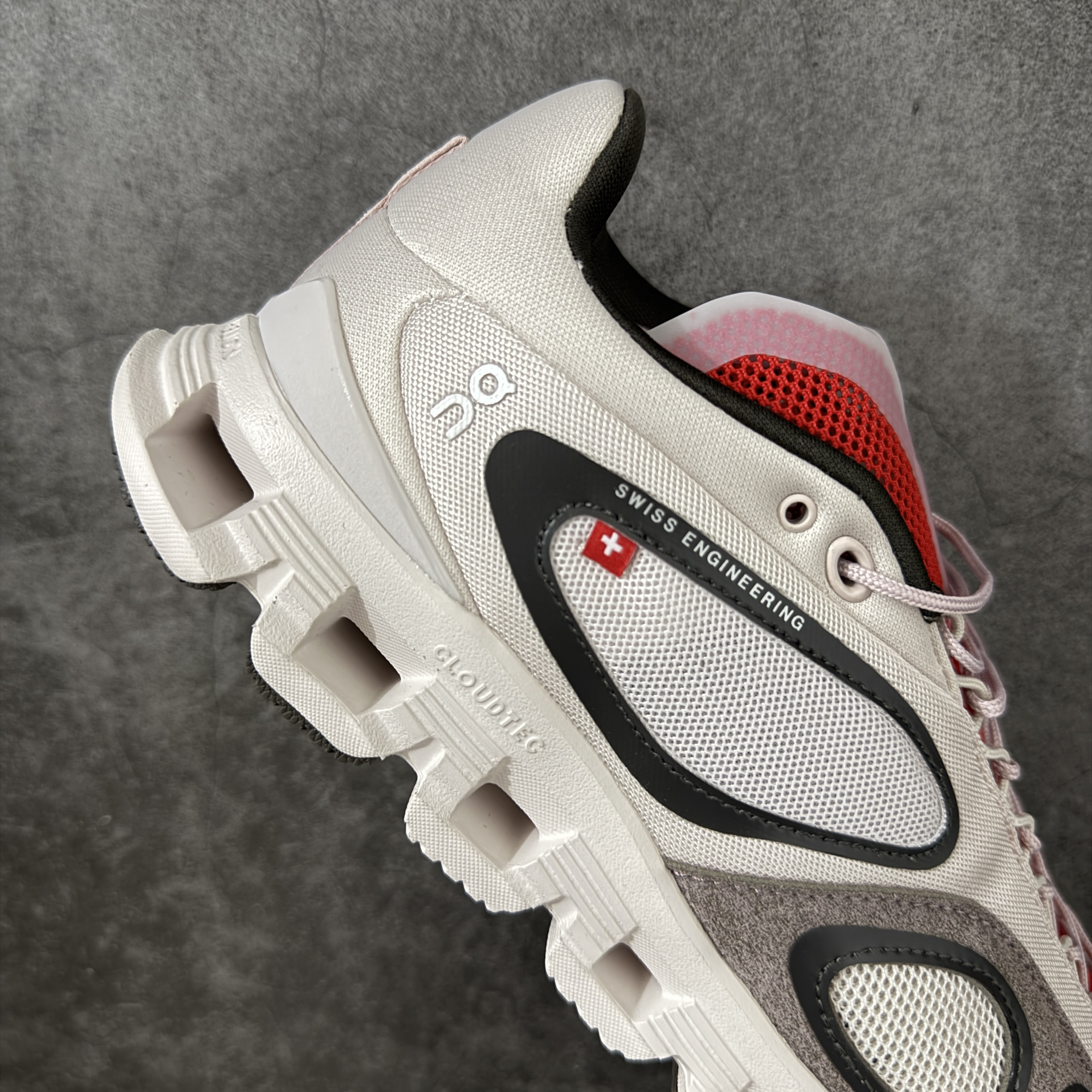 FKA twigs x On Running Cloud X 4