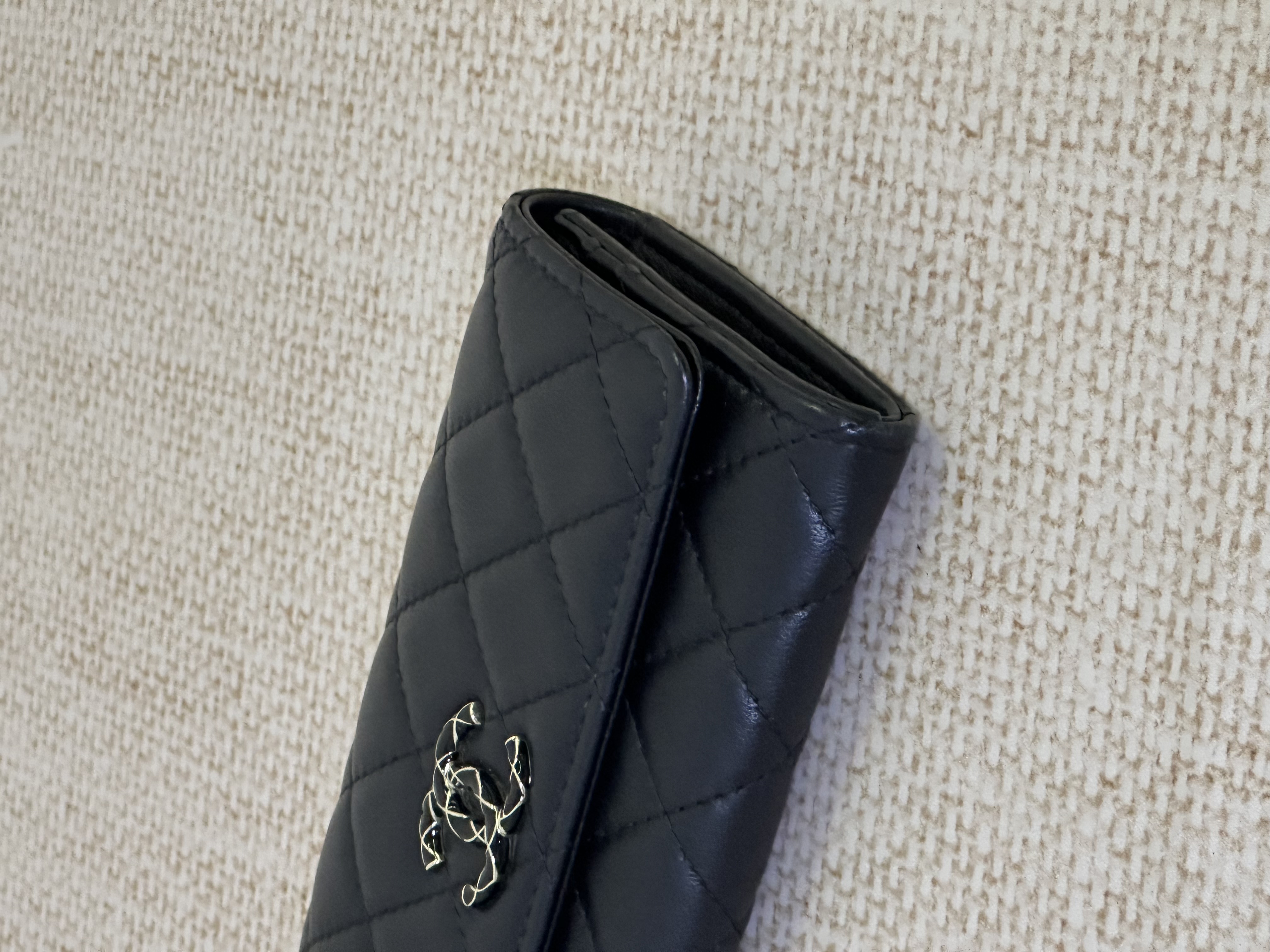 Pre owned Chanel black quilted flap wallet / Product Code: 26031024