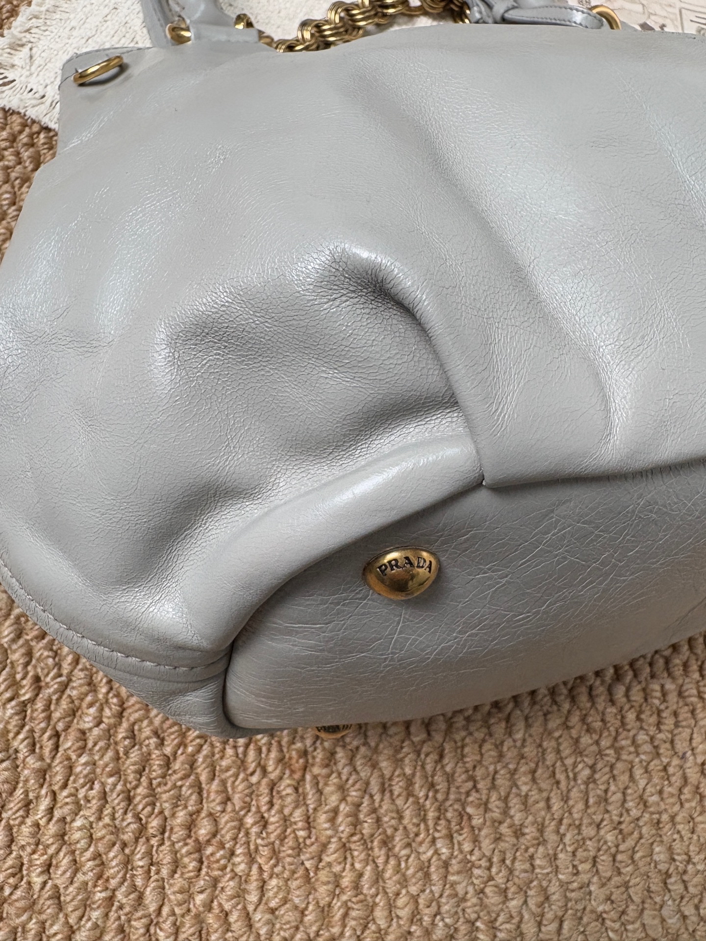 【預訂貨品】Prada霧霾灰油蠟皮機車腋下包