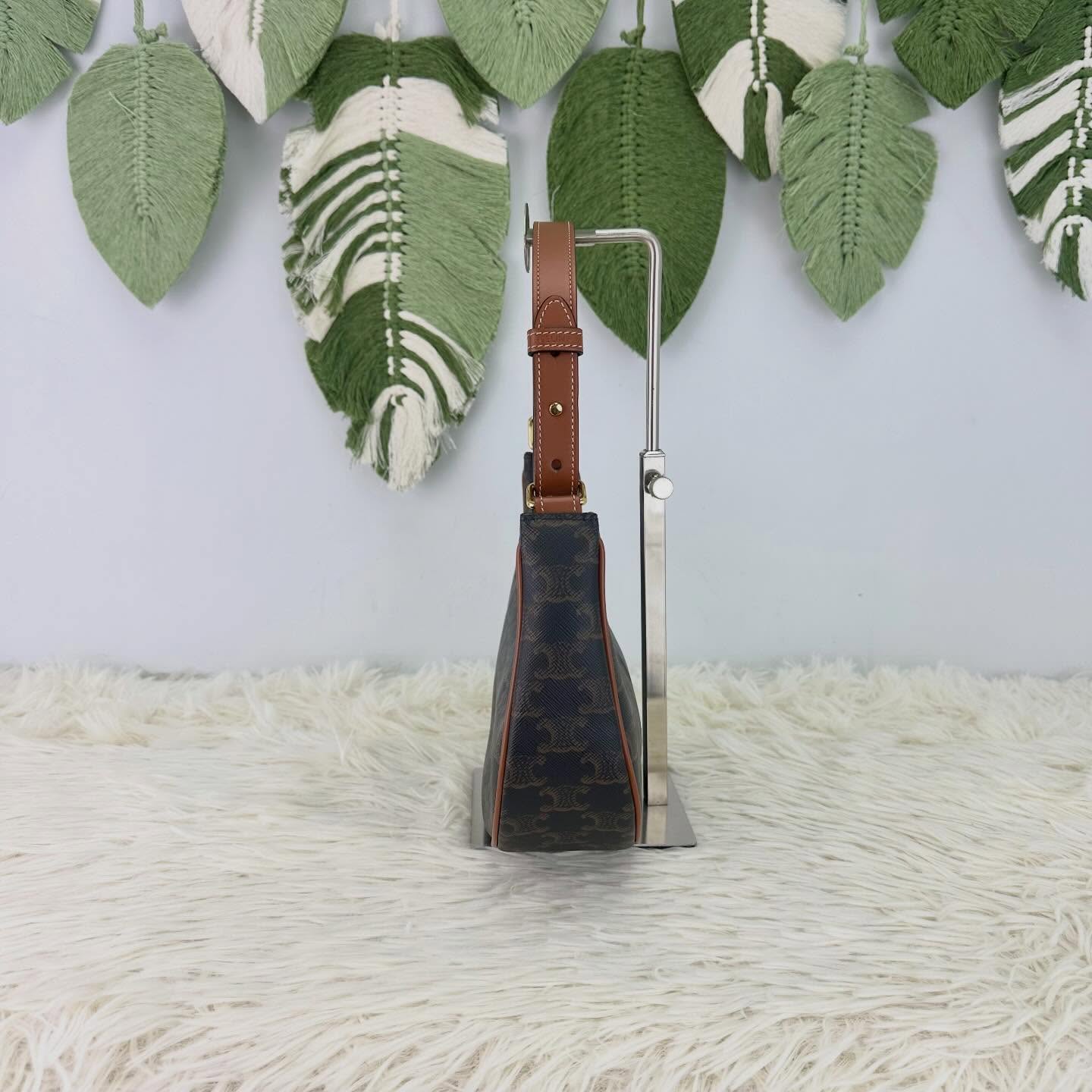 CELINE 🤍PRE OWNED AVA HOBO 凱旋門老花腋下包 單肩包🤎