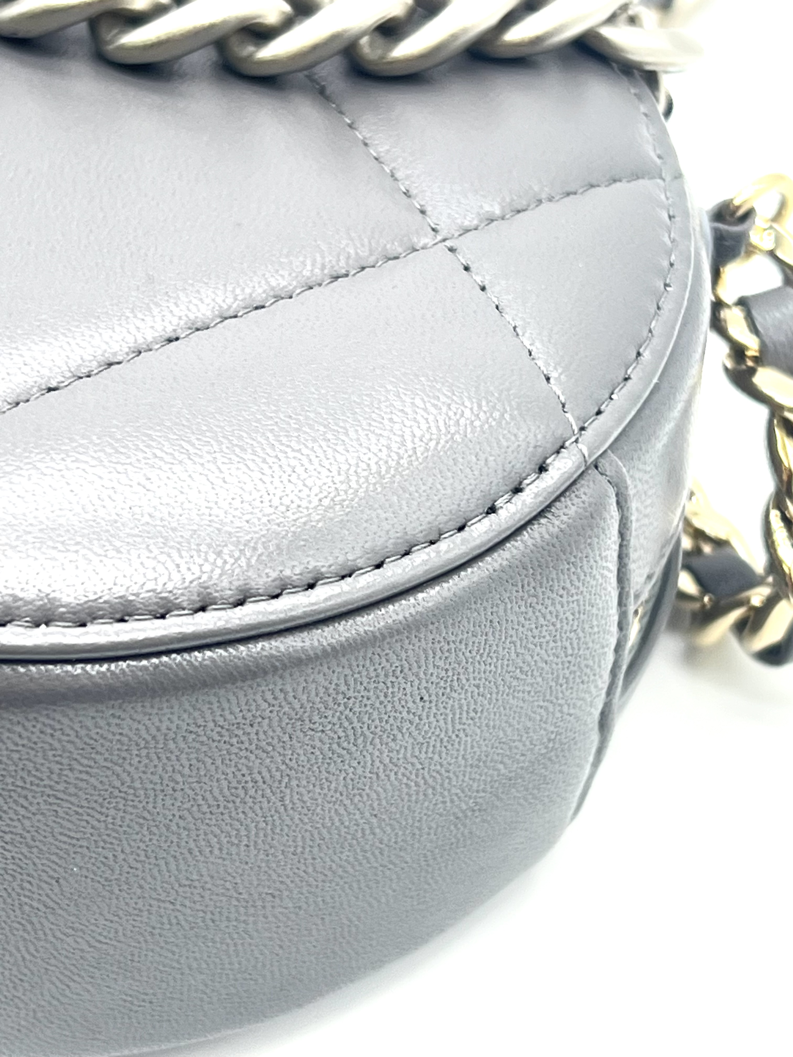 Pre-Owned CHANEL 19 / Product Code: 26051709