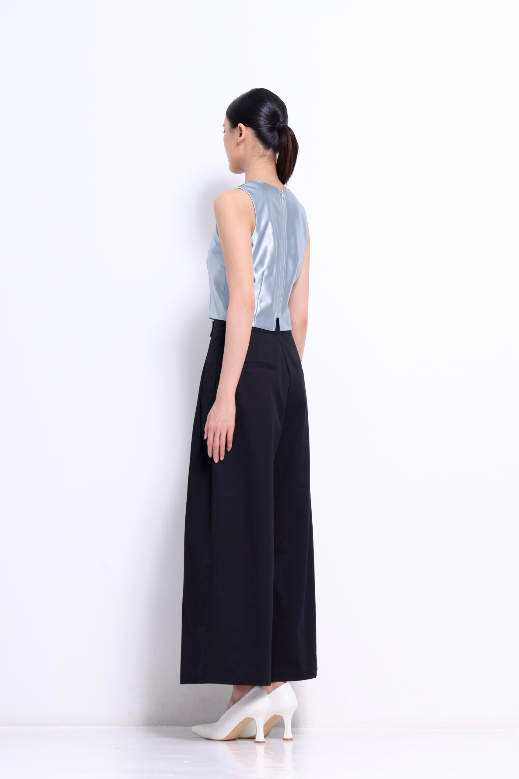 CB2730 ROUND NECK SLLVLESS CROP BLOUSE