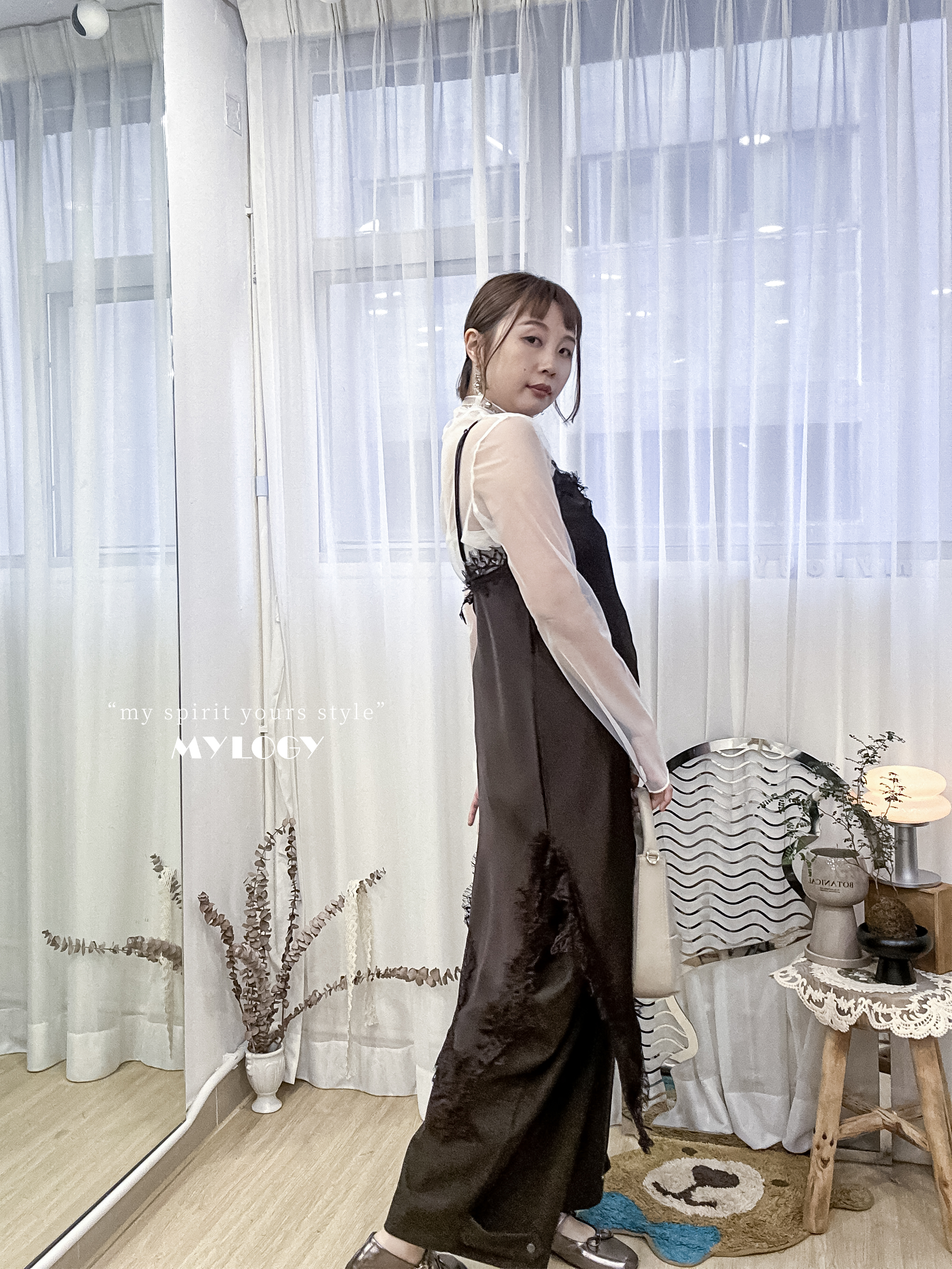 <今季大熱> 文藝知性美～絲滑(可調較)吊帶斜角蕾絲露背外搭 SN0005