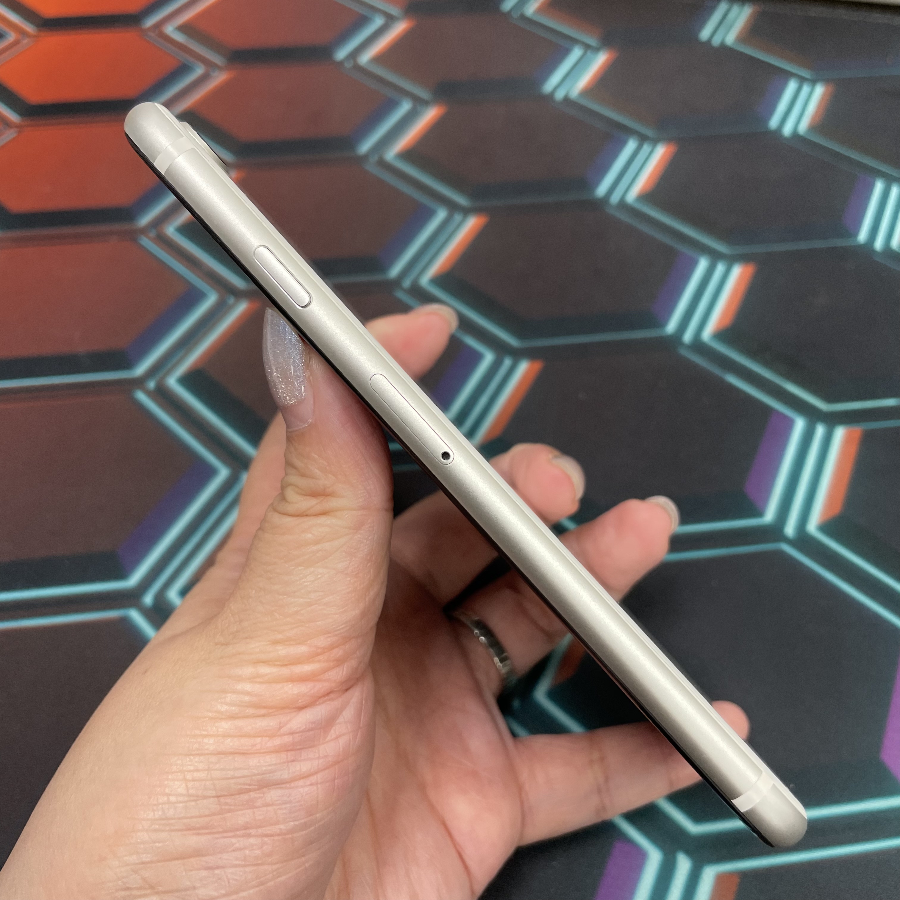 *7072 SE 2 完美機 128GB 電76 白色 white