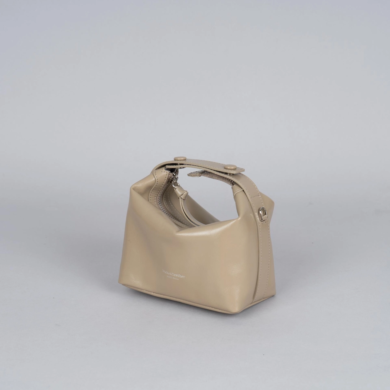 【26SS】預訂_New button Cross - 亮面牛皮 by Busk & Leather