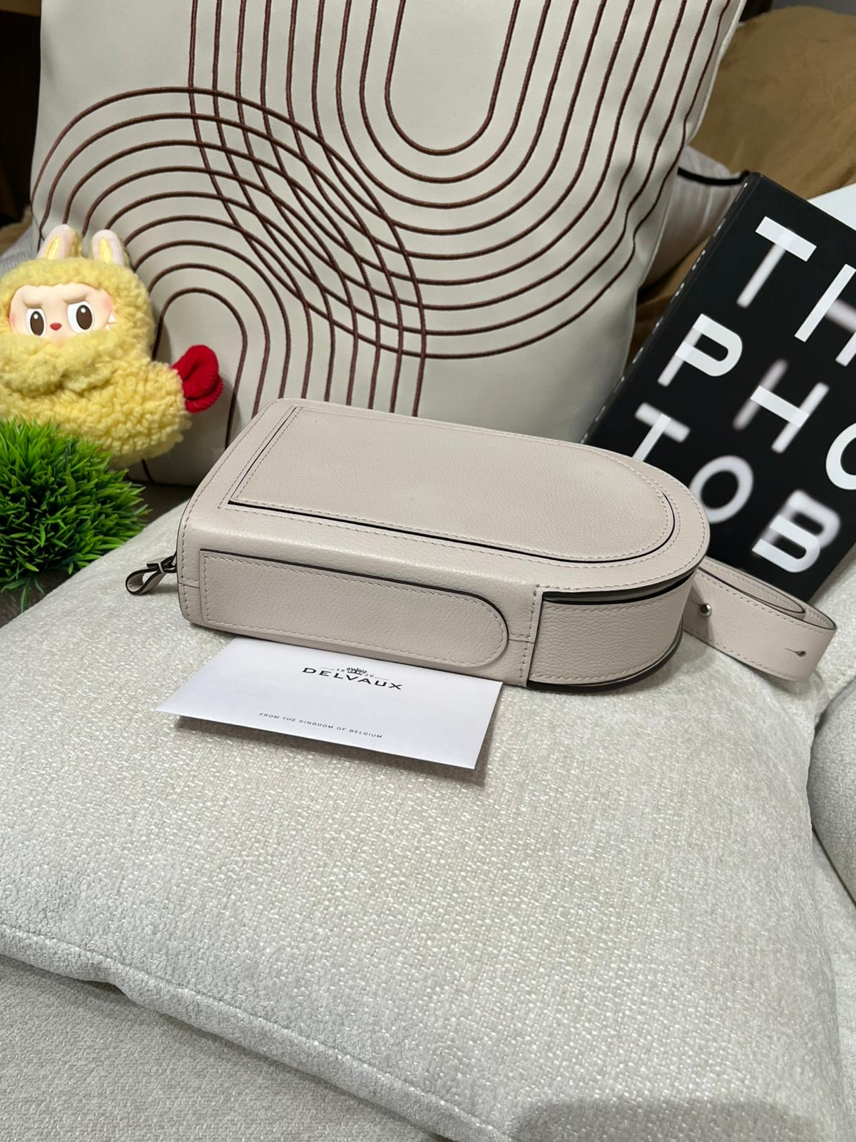 Delvaux Pin Jumping Calfskin 100%Authentic, 99%New ✅專門店收據✅證書✅Booklet✅Tap✅Dust bag