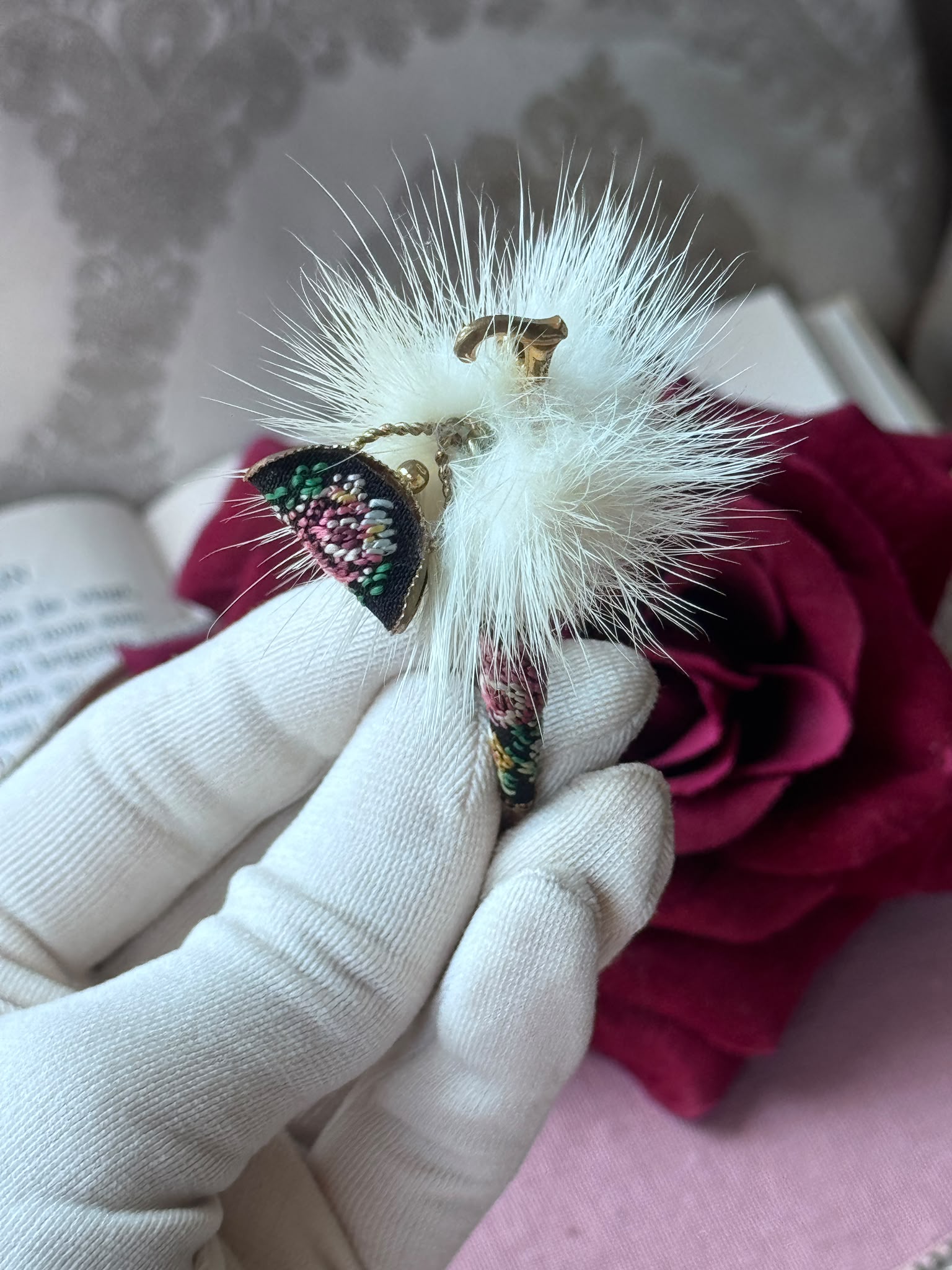 C.a. 1950s Fur-Trimmed Petit Needlepoint Umbrella & Handbag Brooch(NZ116）