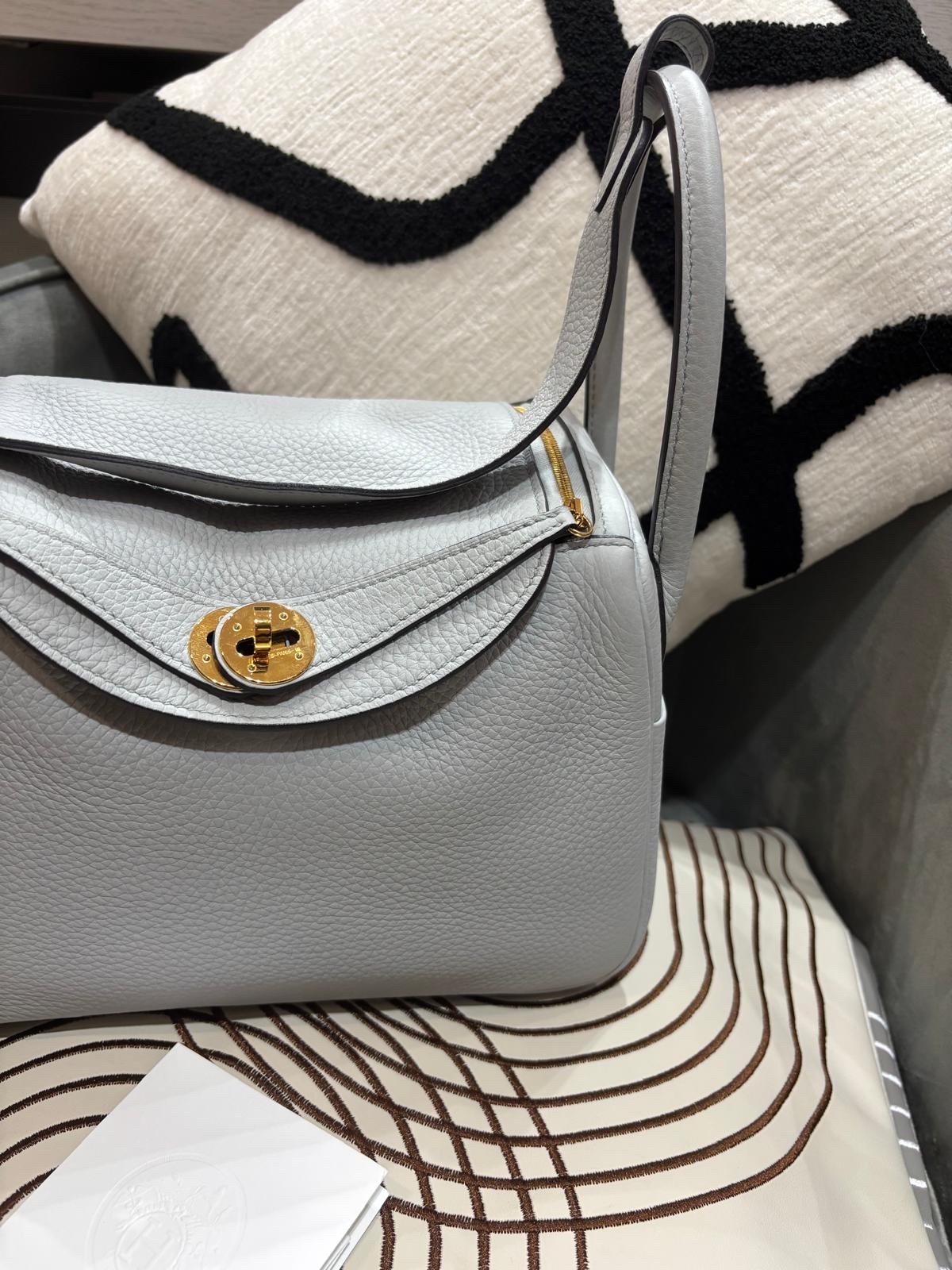 Hermes Lindy 26 Stamp W Blue Pale 聖杯藍 100%Authentic, 98%New ✅專門店收據✅Dust bag✅Box