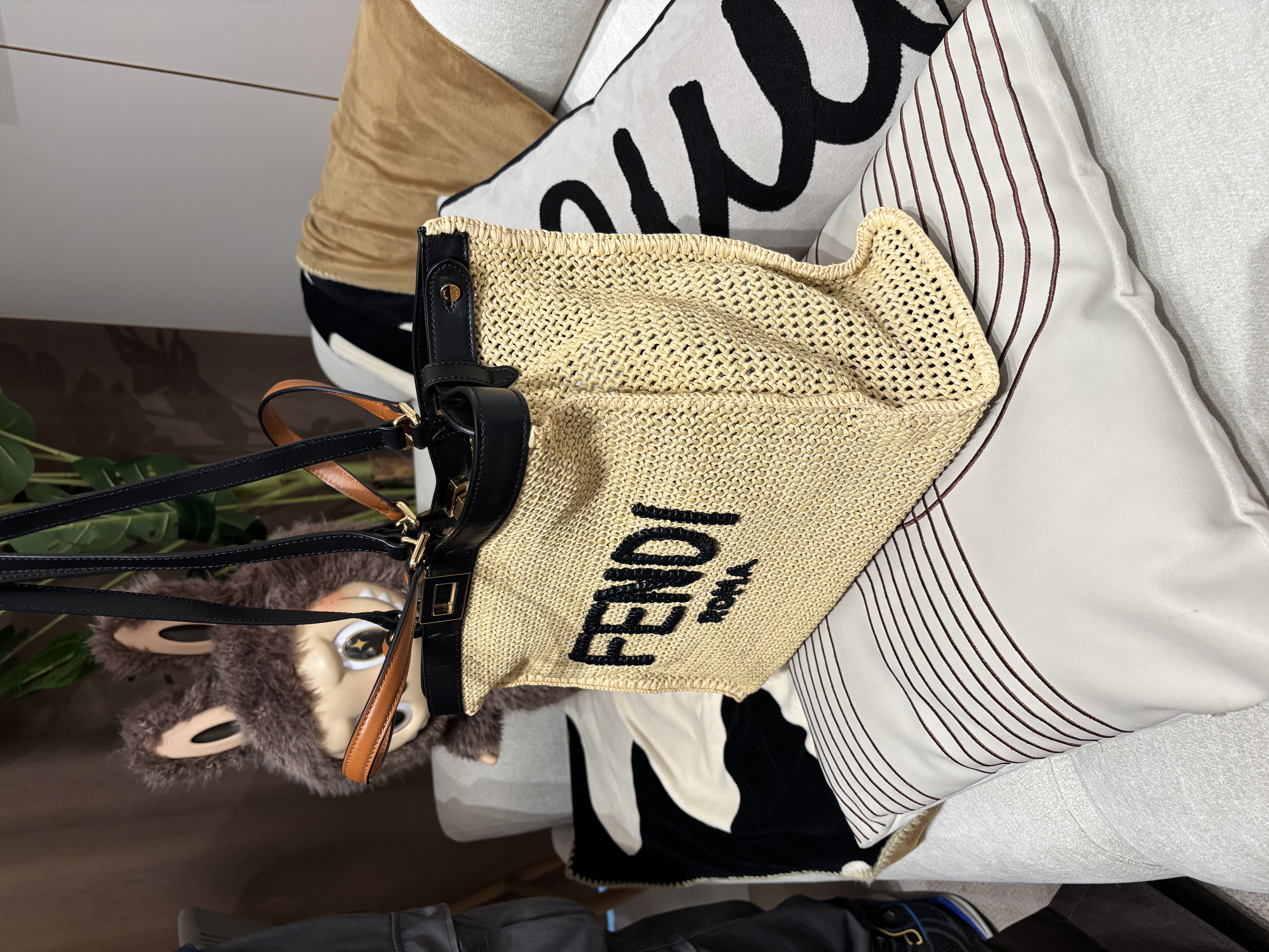 Fendi kids peekaboo X tote bag raffia leather 95%new 