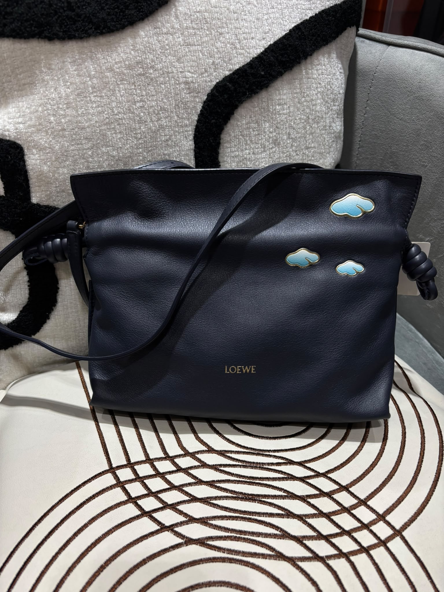 Loewe flamenco clutch 雲朵 limited edition 100%Authentic, 98%New ✅Dust bag