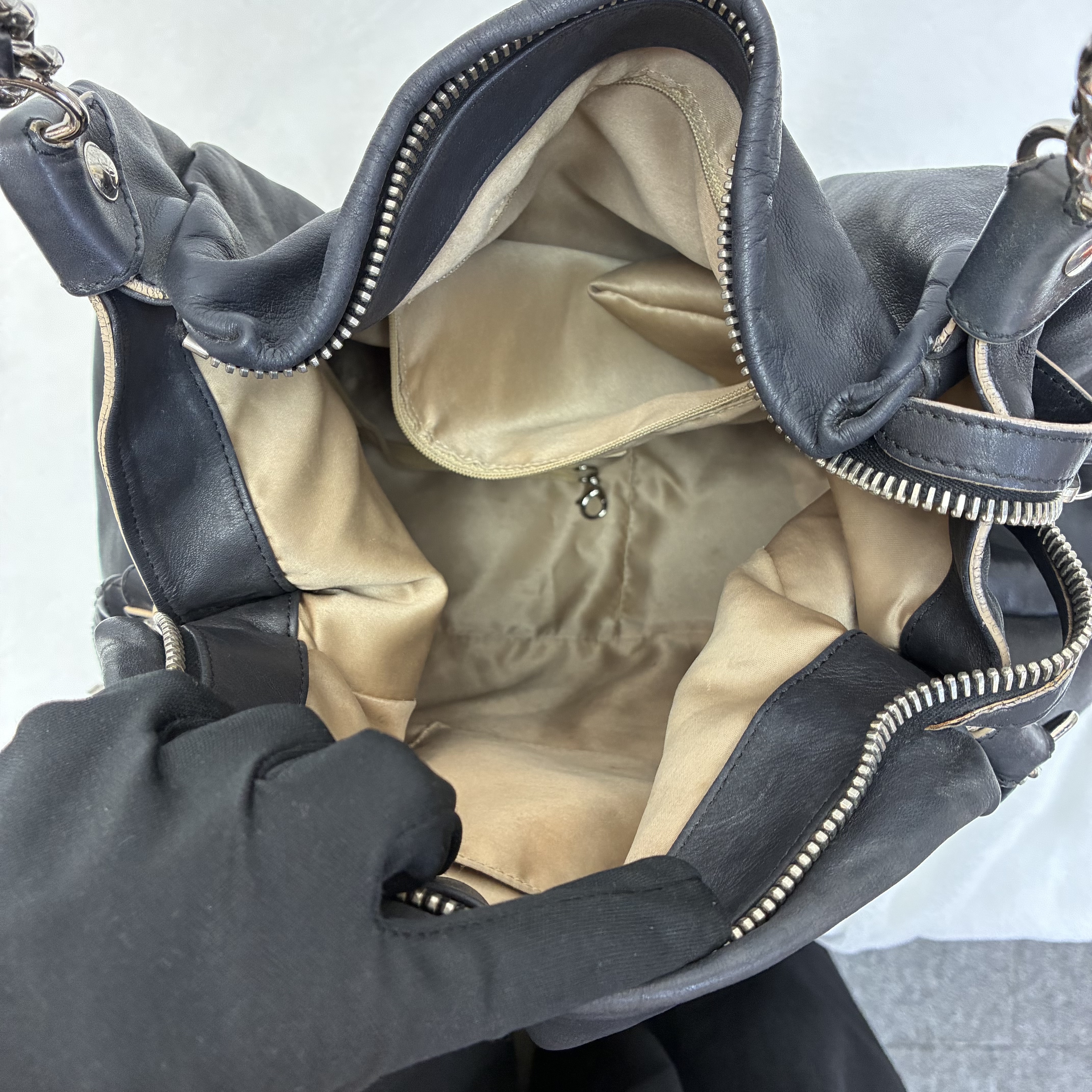 Chanel 黑銀雙C鏈帶單肩流浪包 hobo