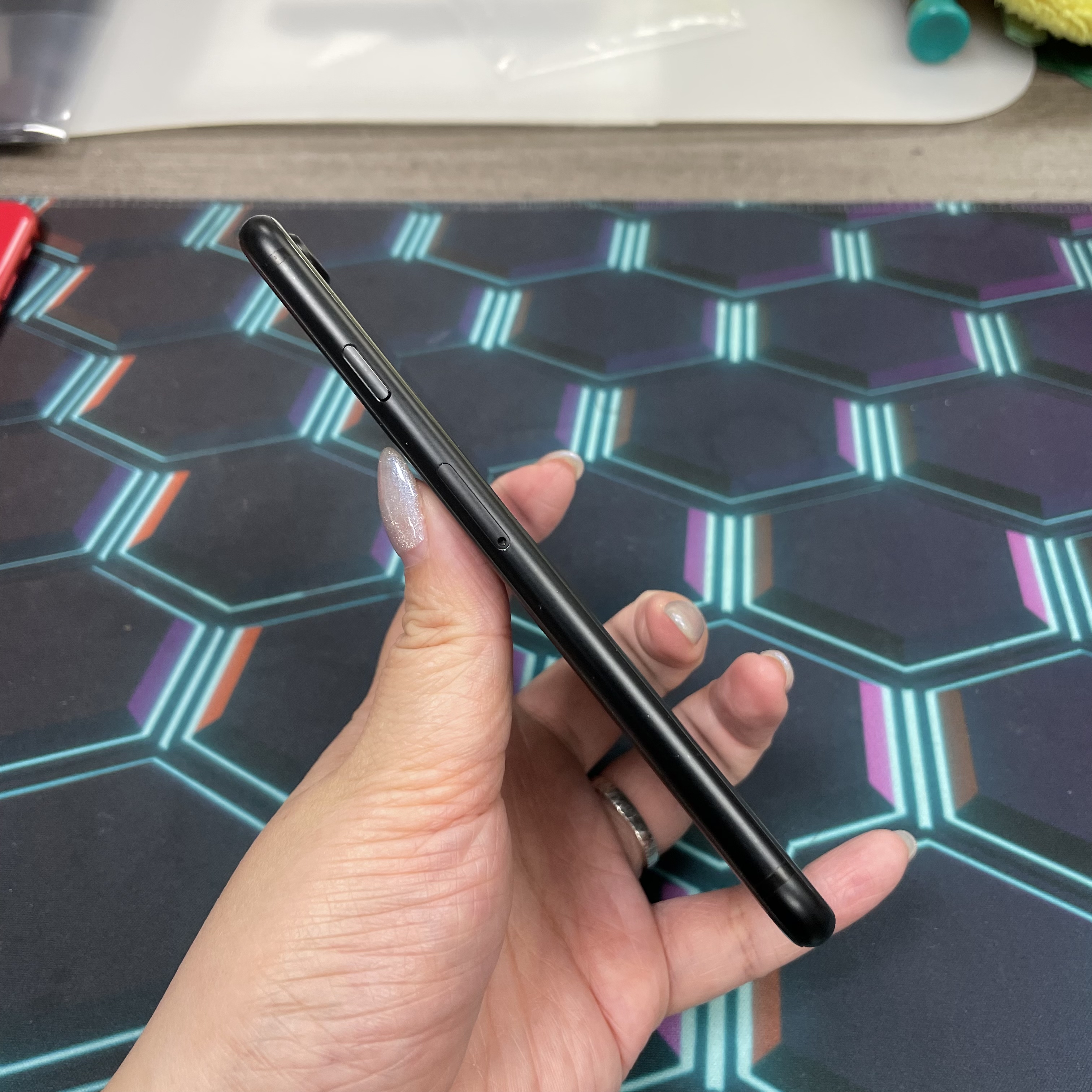 *7026 SE 2 勁靚機 128GB 電79 黑色 black