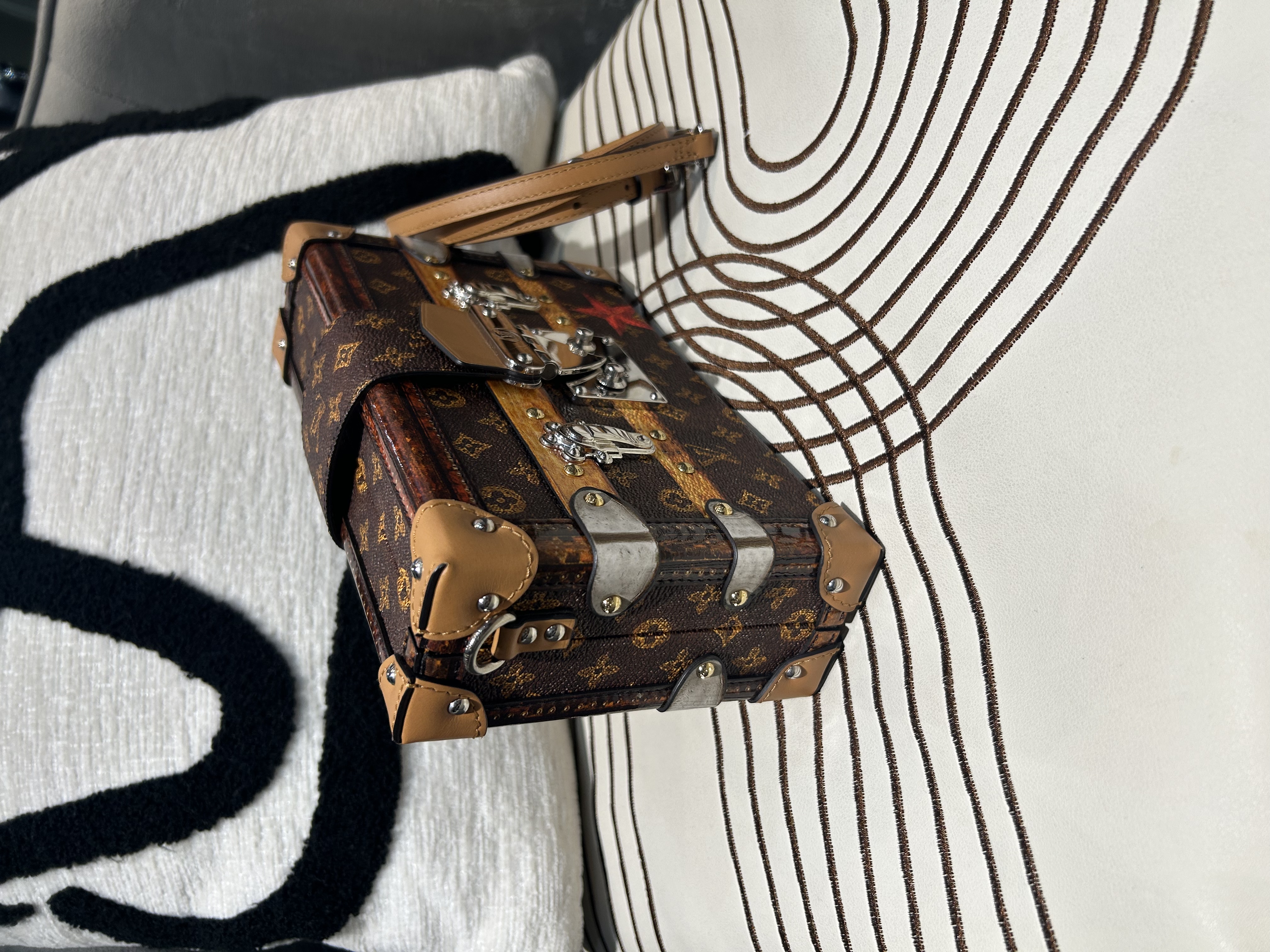 LV Time Trunk Petite Malle Shoulder Bag 硬箱肩背包 M52737 100%Authentic, 99%New ☑️晶片☑️Strap☑️Dust bag